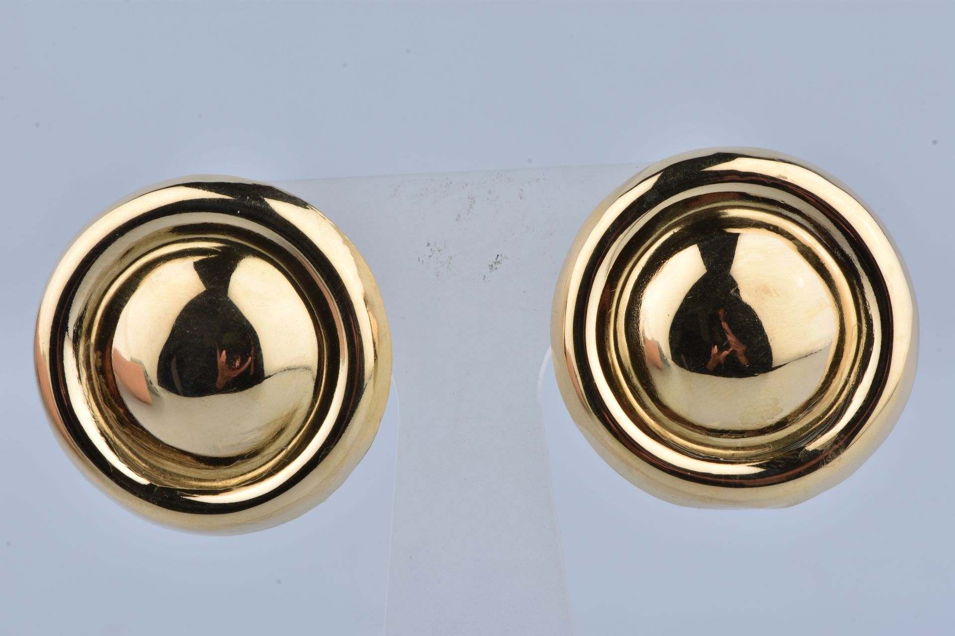 Boucles d’oreilles rondes boutons en or jaune 18 carats Runde Knopfohrringe aus &hellip;