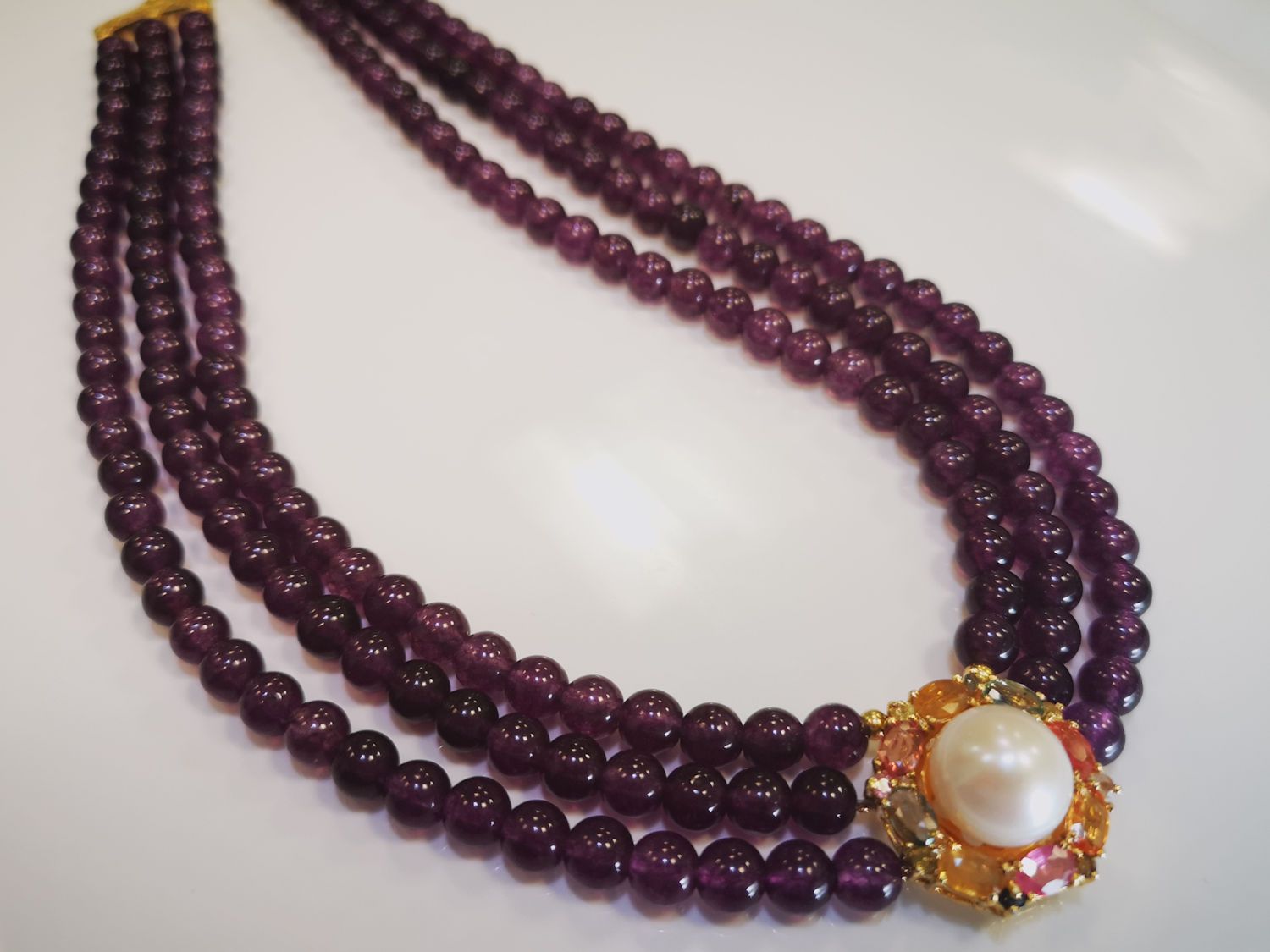 Collier en perles d’améthystes, perle de culture et saphirs multicolores Collier&hellip;