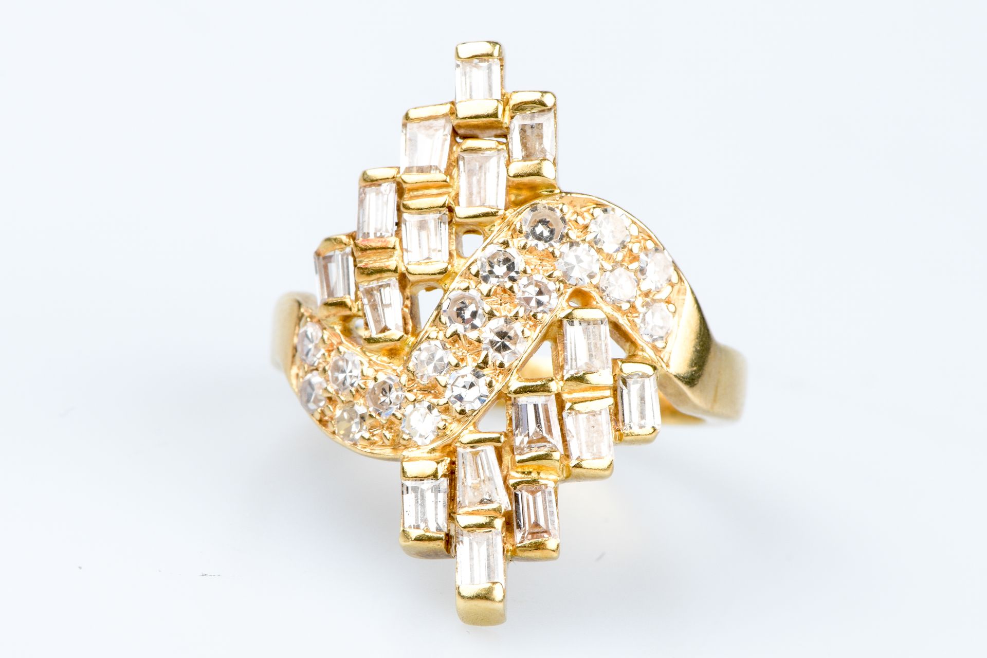 Bague marquise en or jaune 18 carats ornée de 16 diamants taille baguette 18K黄金榄&hellip;