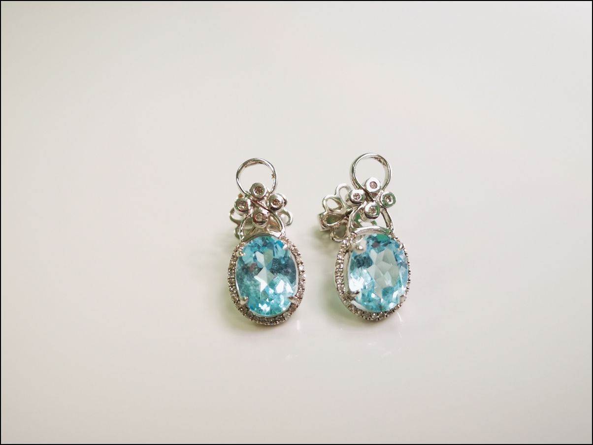 Paire de boucles d’oreilles en or topazes et diamants Pair of earrings in 9 cara&hellip;