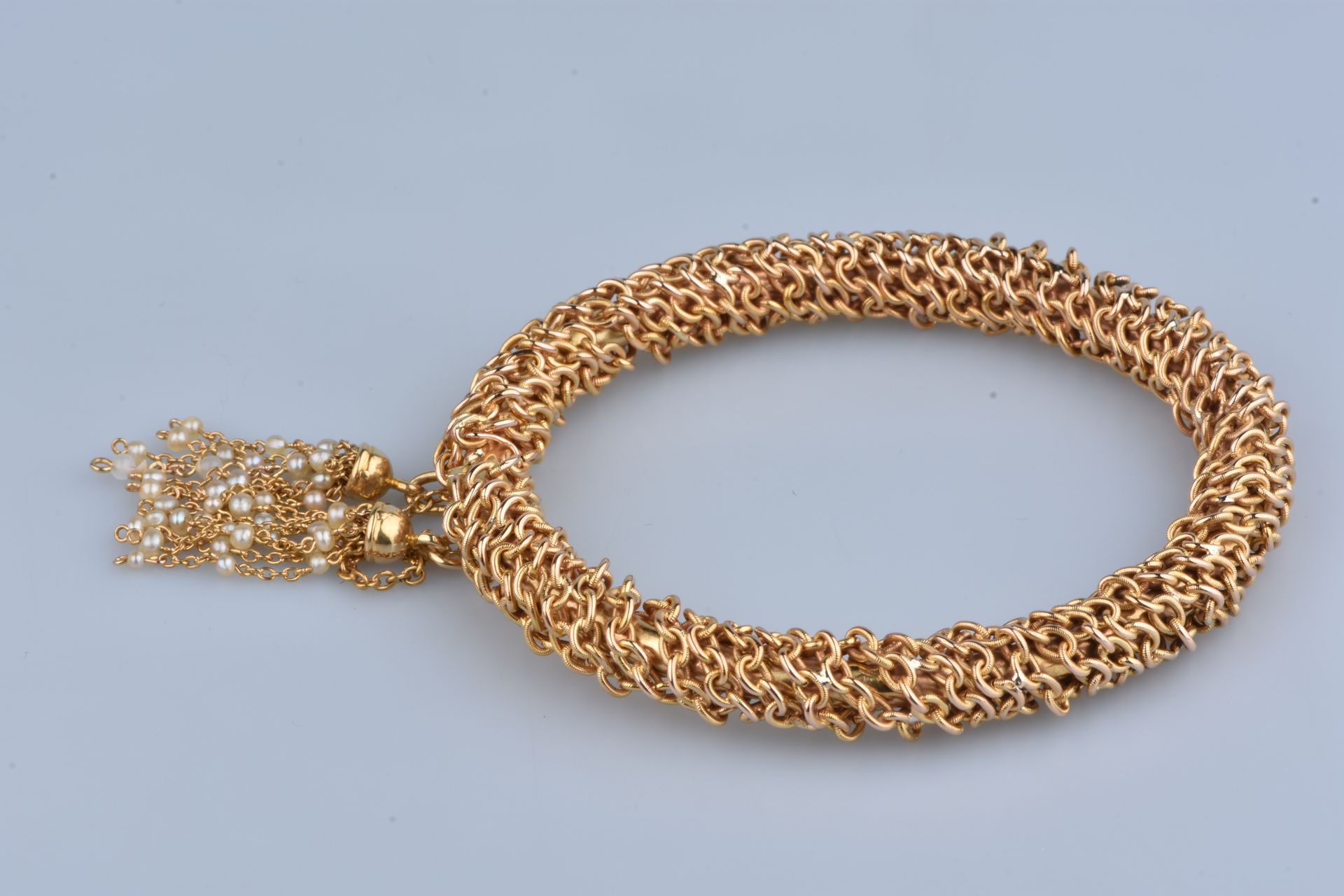 Bracelet jonc ouvrant en or jaune 18 carats Opening bangle in 18K yellow gold wi&hellip;