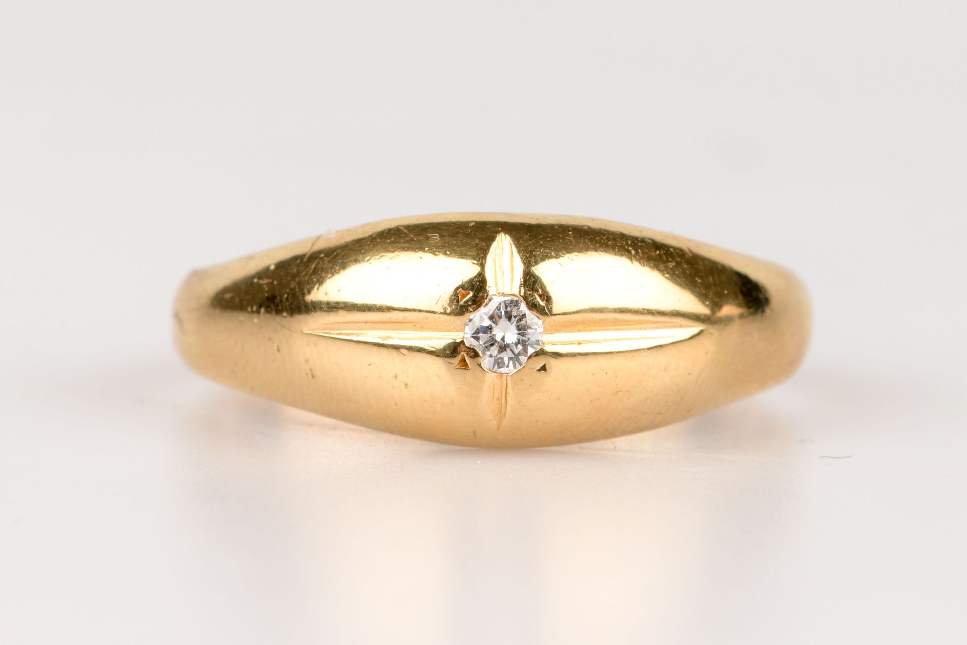 Bague diamants en or jaune 18 carats ornée d’un diamant rond brillant Anello di &hellip;