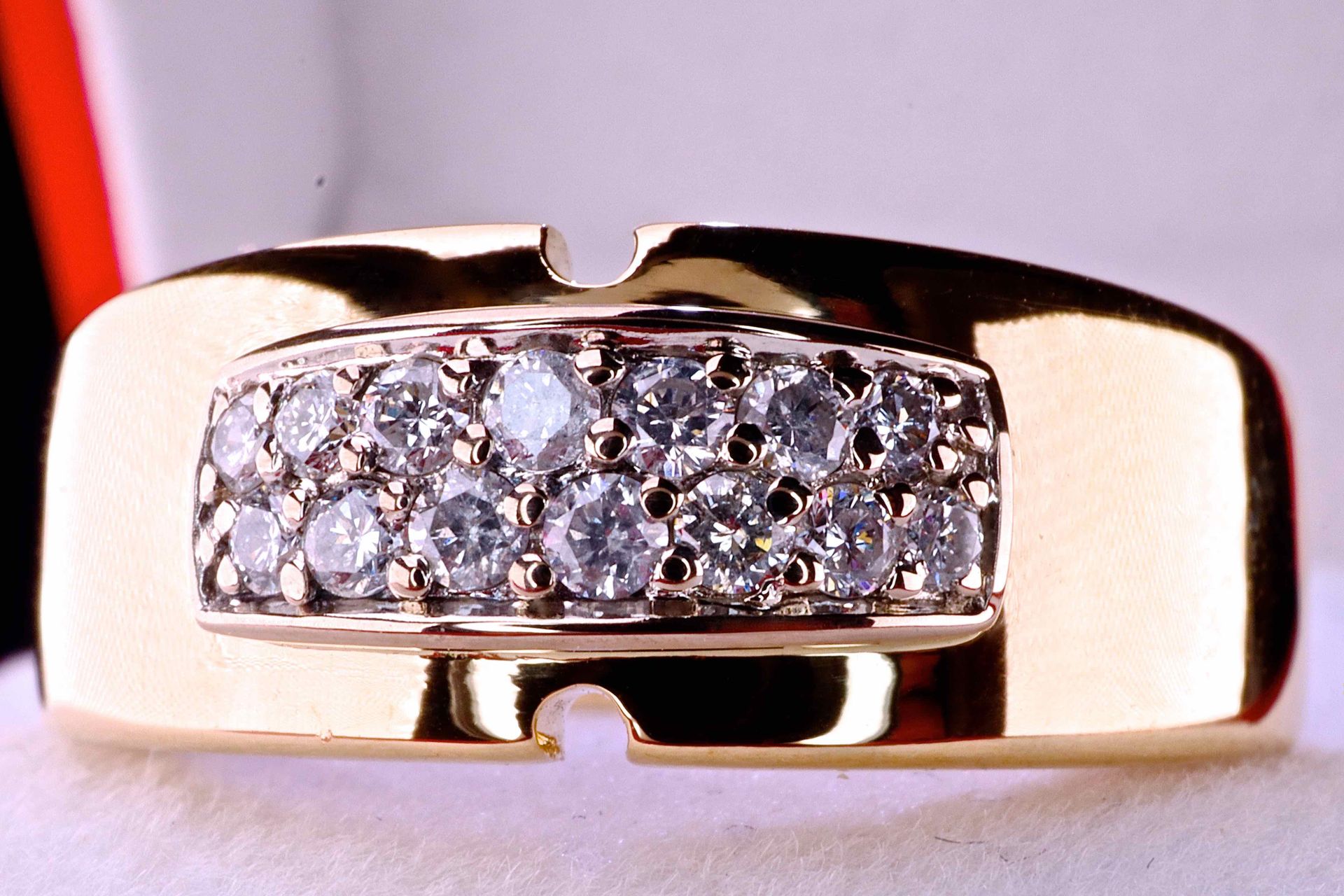 Bague contemporaine en or jaune et or blanc 18 carats 14 diamants naturels pour &hellip;