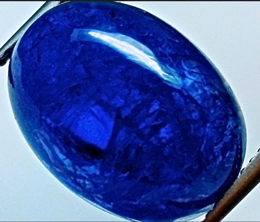 Tanzanite cabochon ovale 9,23 carats 私人收藏。罕见的天然透明坦桑石，椭圆形凸圆形，重9.23克拉，完美的光泽和对称性12.&hellip;