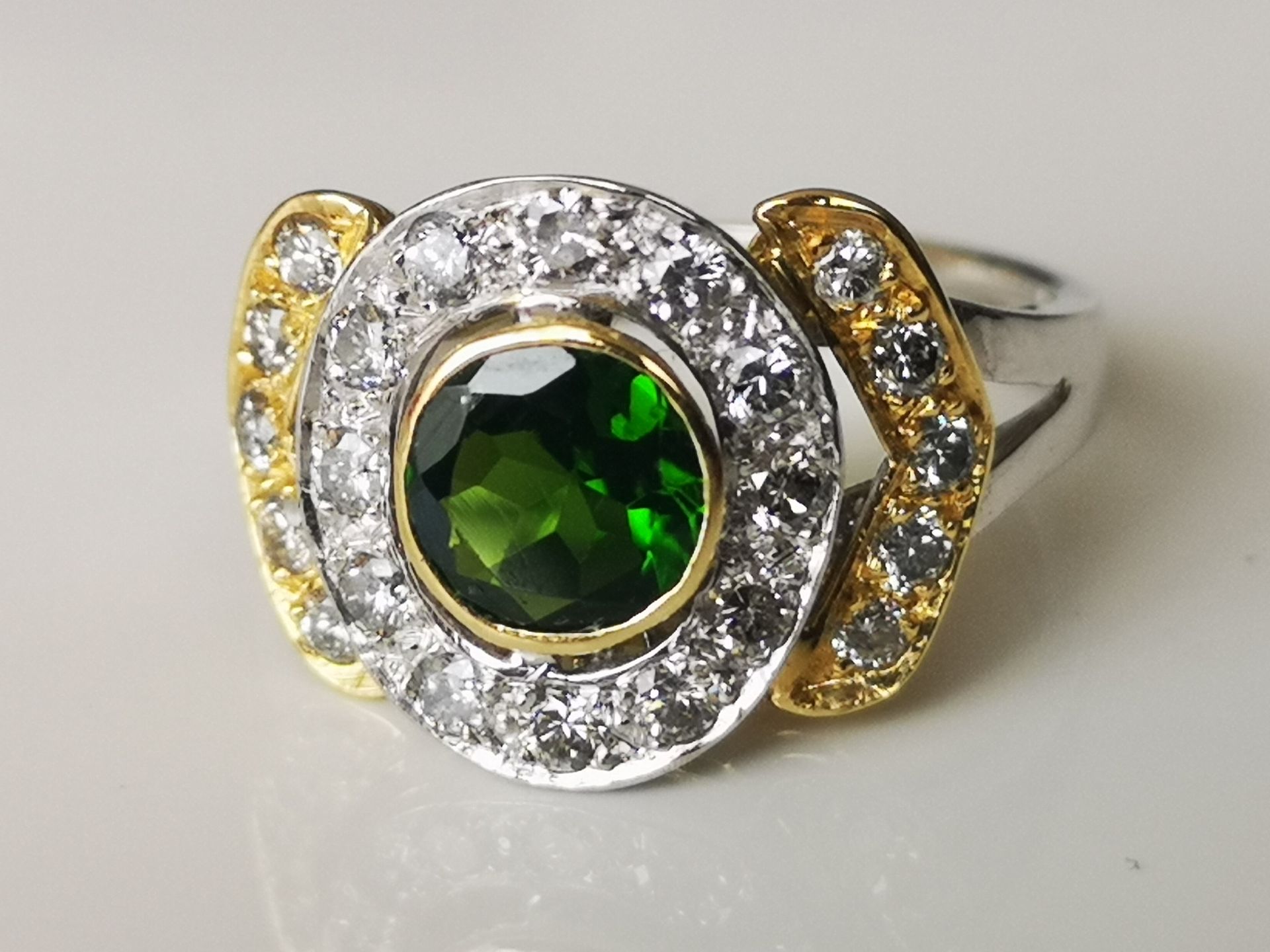 Bague en or jaune et blancs 18 carats diopside et diamants RING in r Yellow and &hellip;
