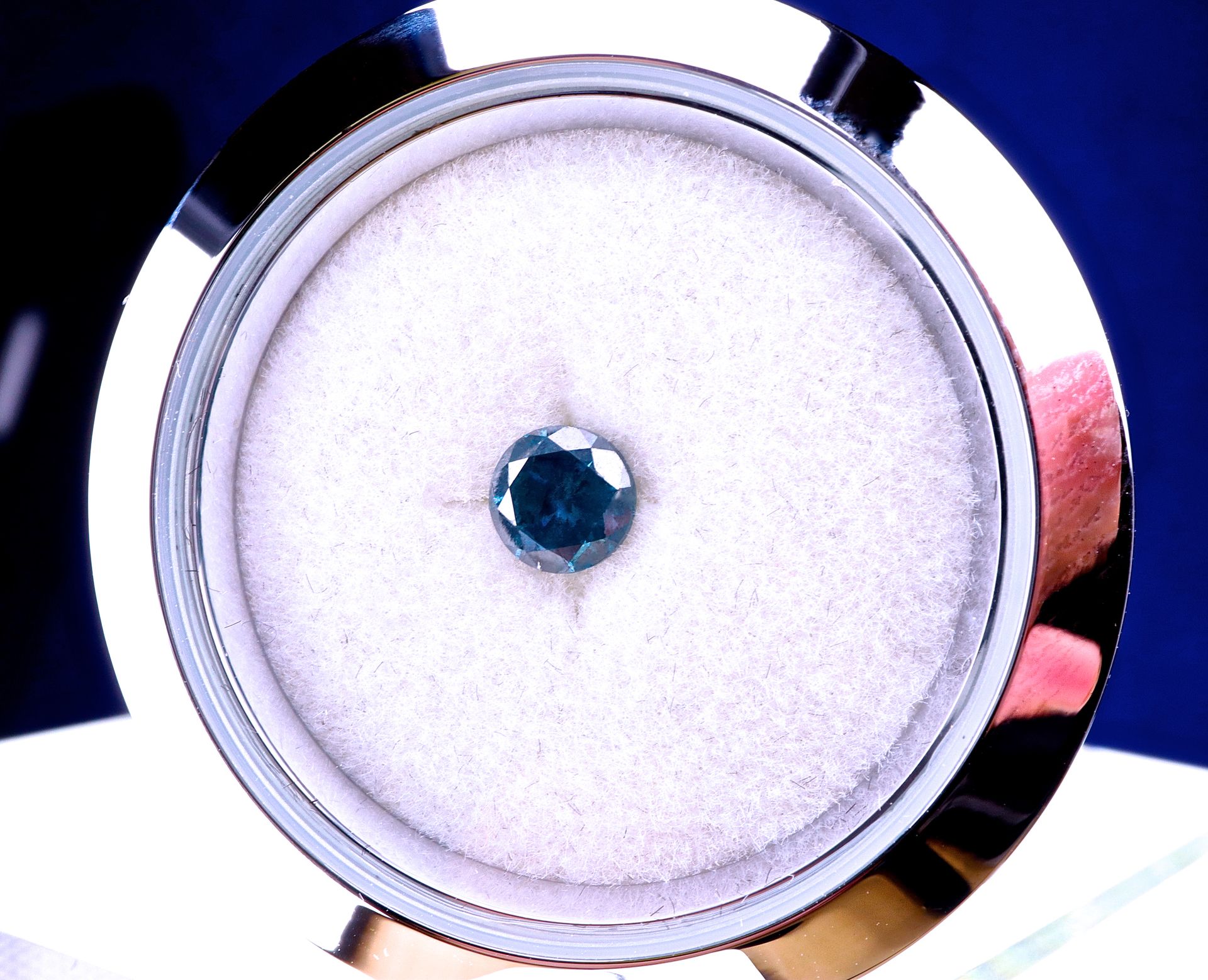 Diamant naturel bleu 0,35 ct Diamant rond bleu « fancy deep blue » naturel de 0,&hellip;