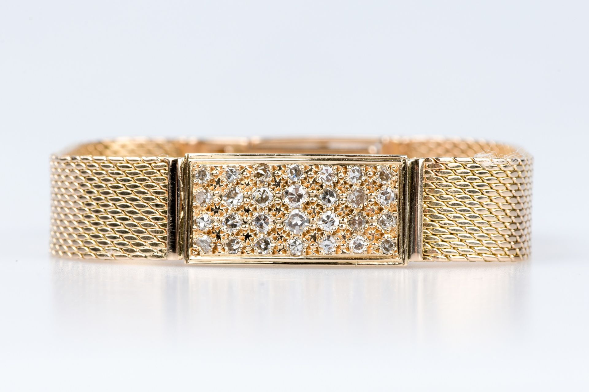 Bracelet diamants souple en or jaune 18 carats 18K黄金钻石手镯，镶有28颗圆形明亮型钻石，包括1颗0.055克&hellip;