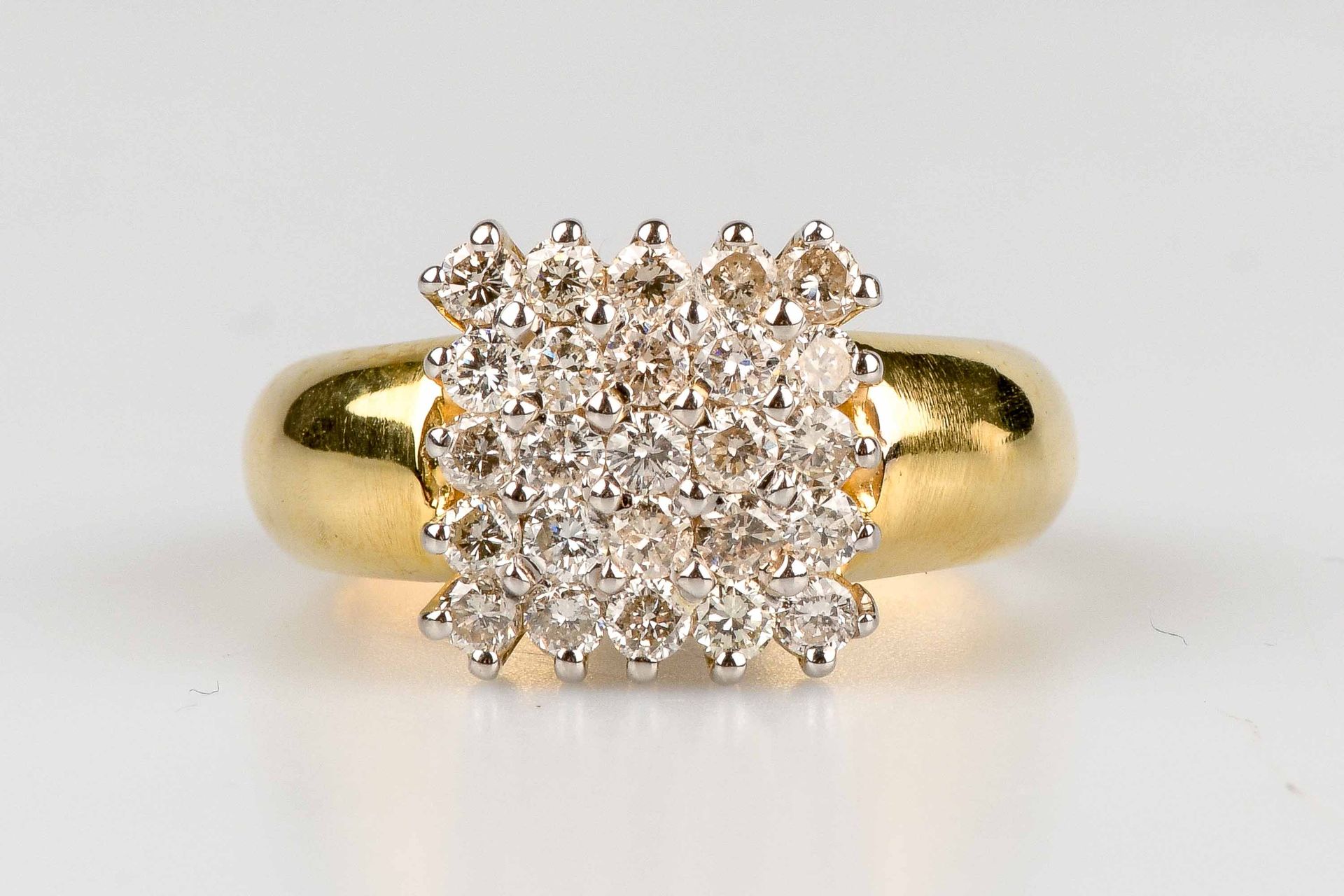 Bague en or jaune 18 carats ornée de 25 diamants ronds brillants 18K黄金戒指，镶嵌25颗圆形&hellip;