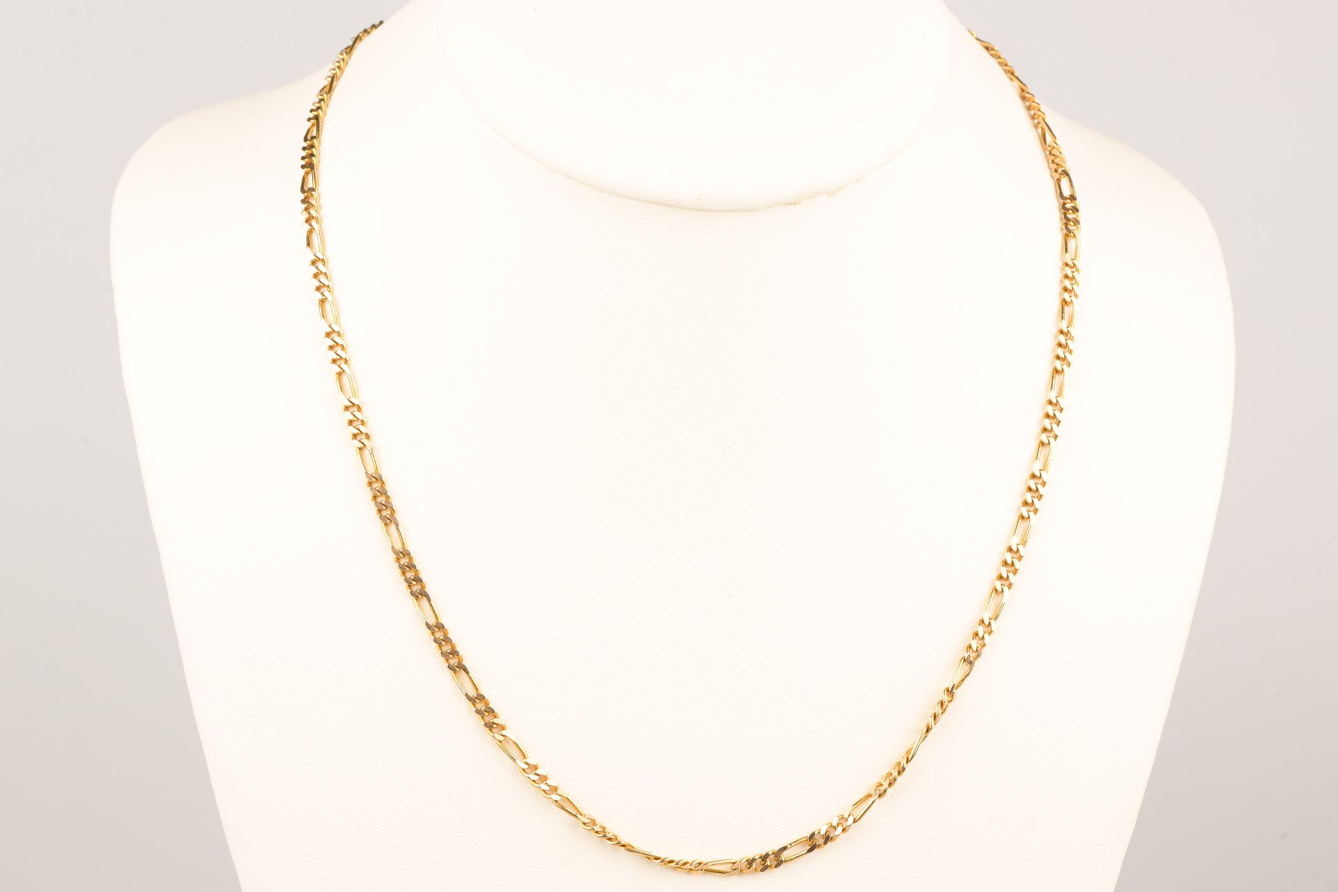 Collier en or jaune 18 carats, maille figaro Halskette aus 18 Karat Gelbgold, Fi&hellip;