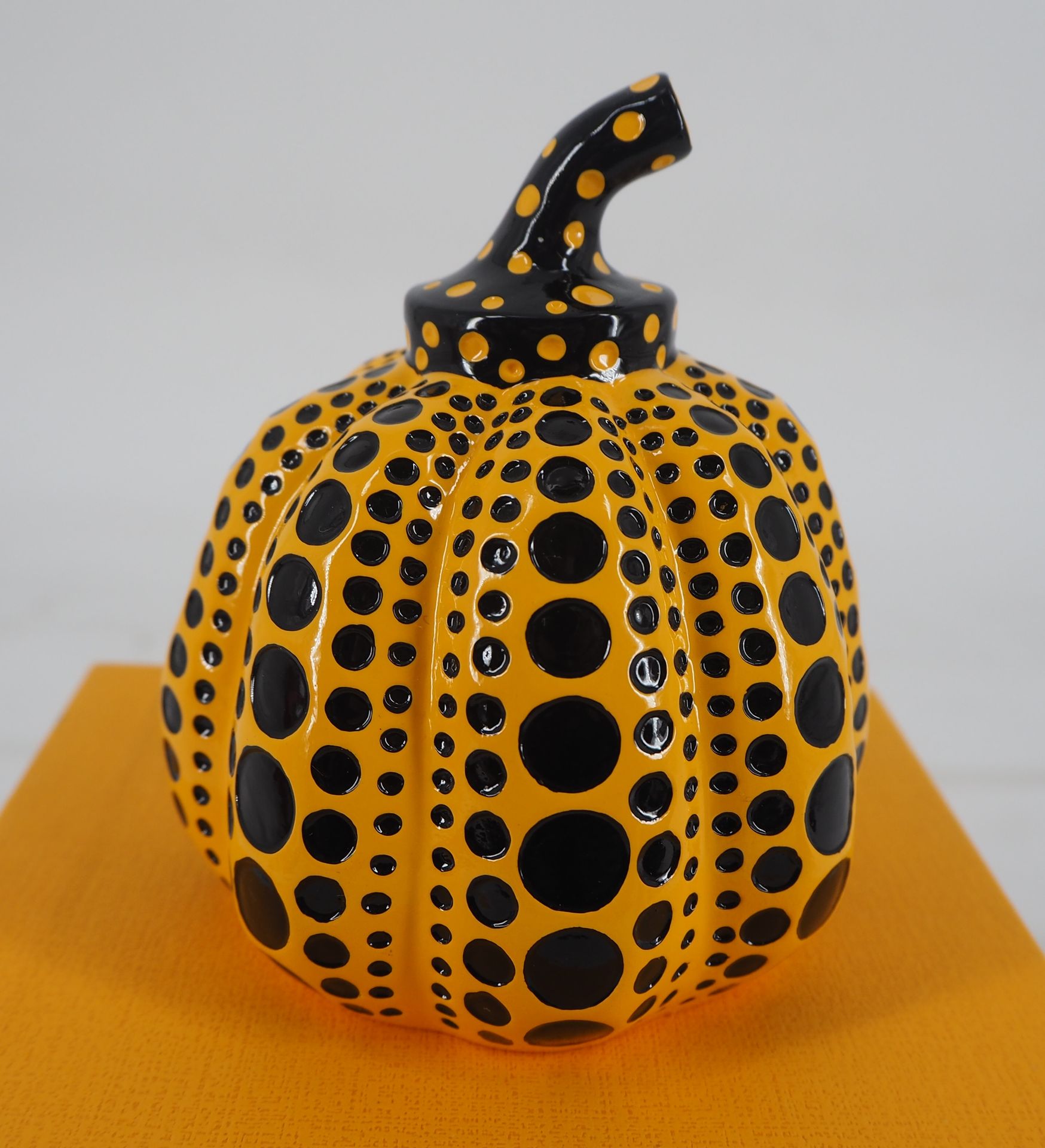 Yayoi KUSAMA Yayoi Kusama (d'après)

Dots Obsession (Pumpkin yellow - Small)



&hellip;