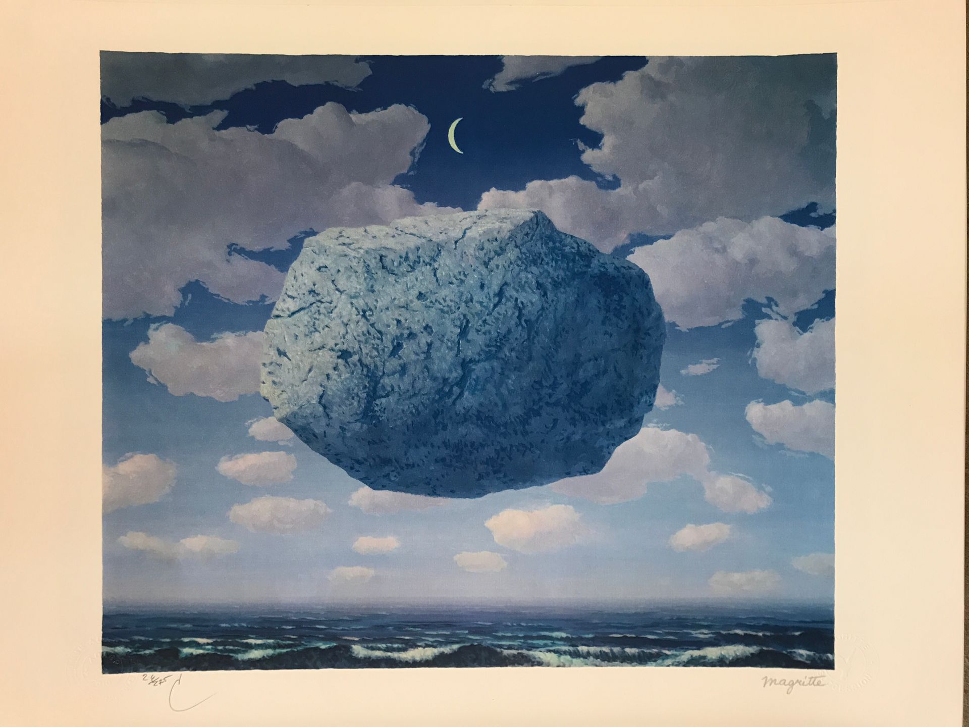 René Magritte 雷内-马格利特（后）

芝诺之箭



这幅石版画于2010年在巴黎印制，使用的是BFK Rives的100%纯棉布纸，300克/平&hellip;