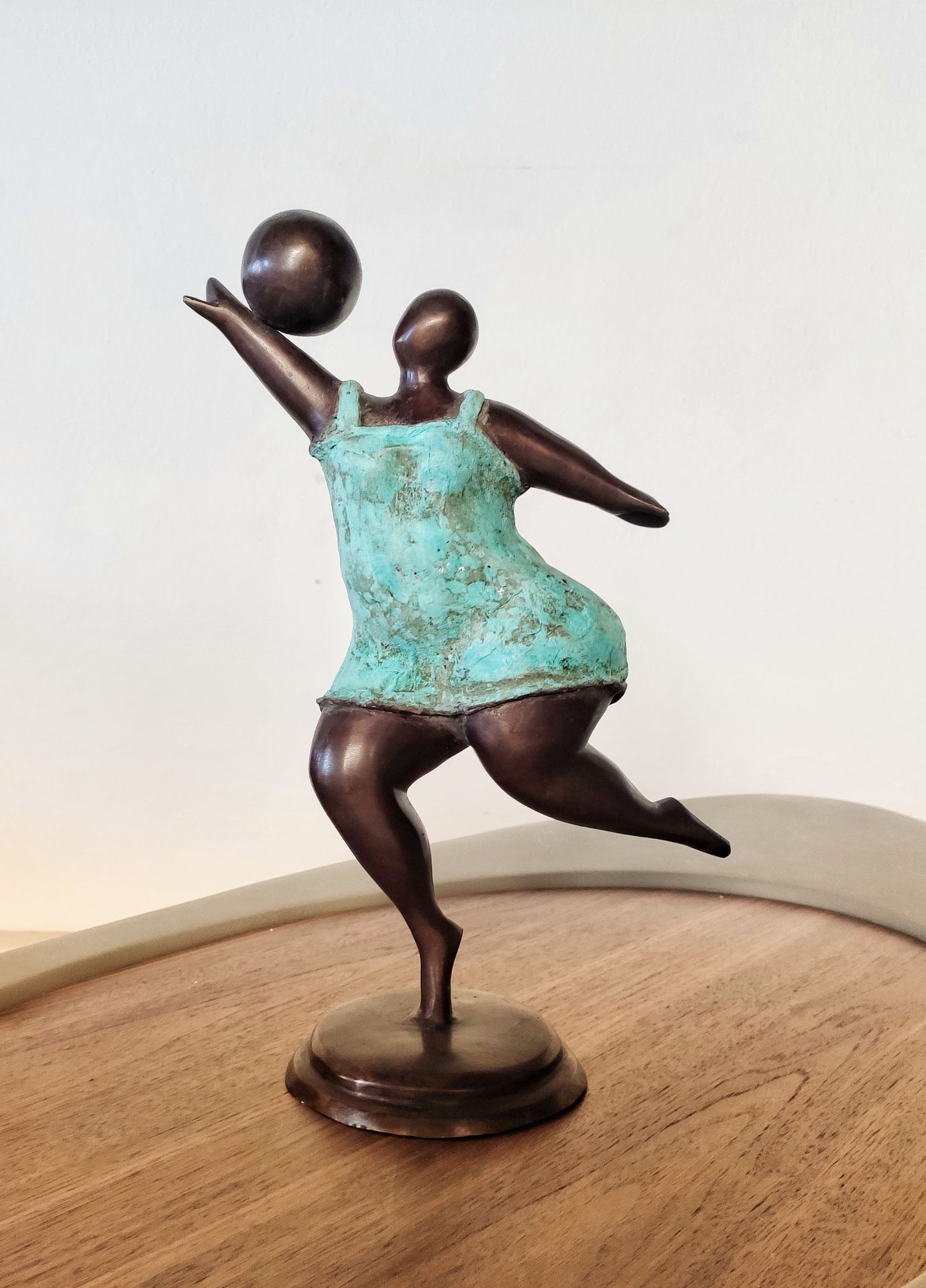 Pierre Gimenez 皮埃尔-吉梅内斯（生于1950年）

拿着气球的女人，2019年



青铜雕塑

版本为25册。





尺寸：35 x 26&hellip;