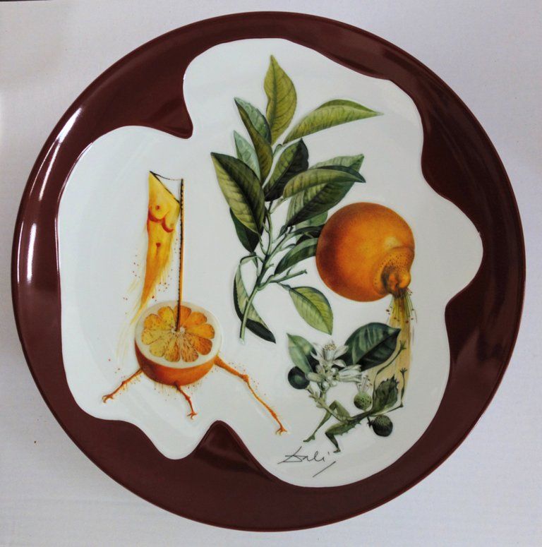 Salvador DALI 萨尔瓦多-达利（1904-1989）（后）。

色情的葡萄柚



手工制作的大瓷盘；酒红色的边框在设计中签名



直径35厘米，&hellip;