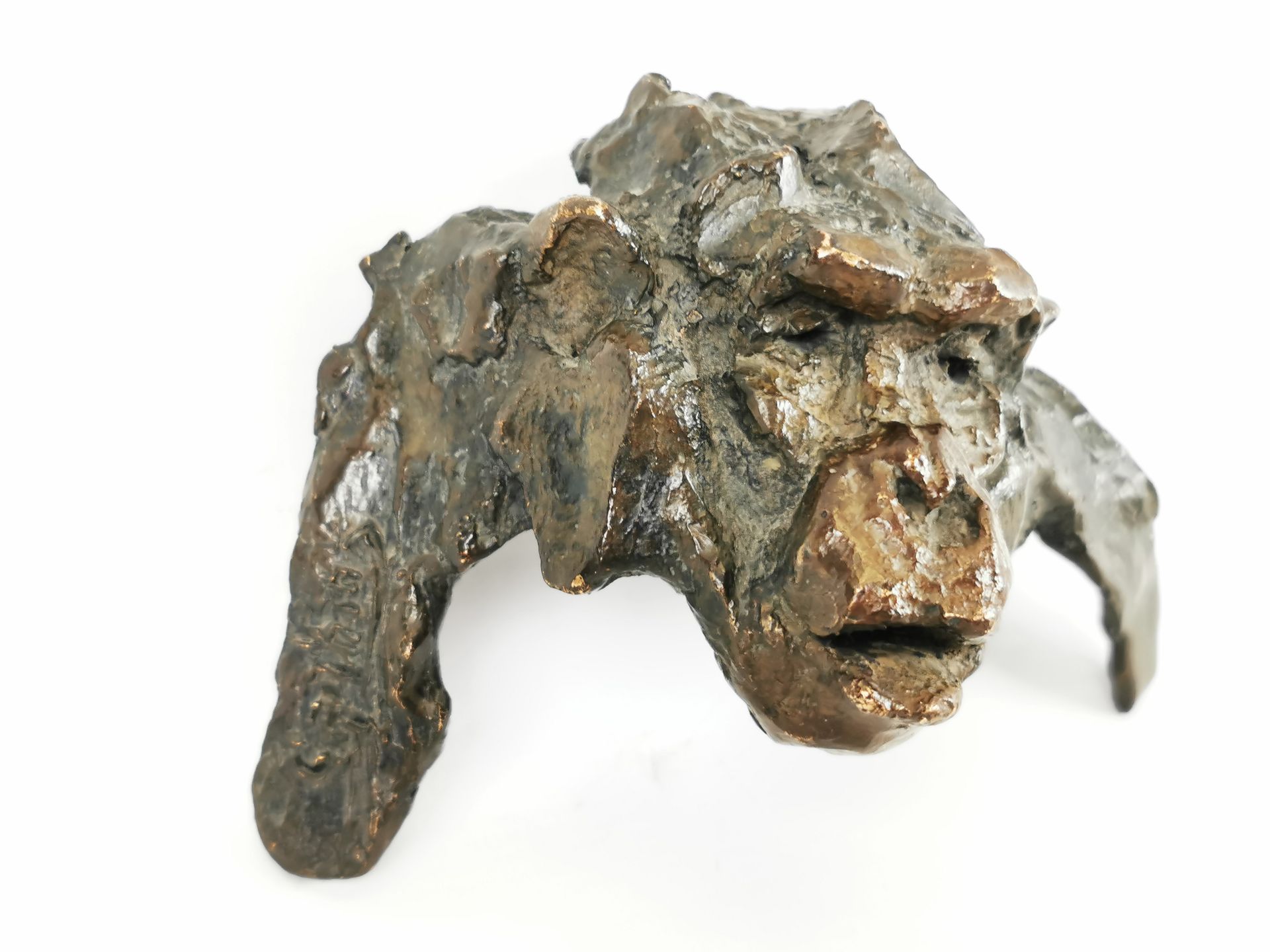 Null Jean-François GAMBINO (né en 1966). Tête de singe. Sculpture en bronze à pa&hellip;