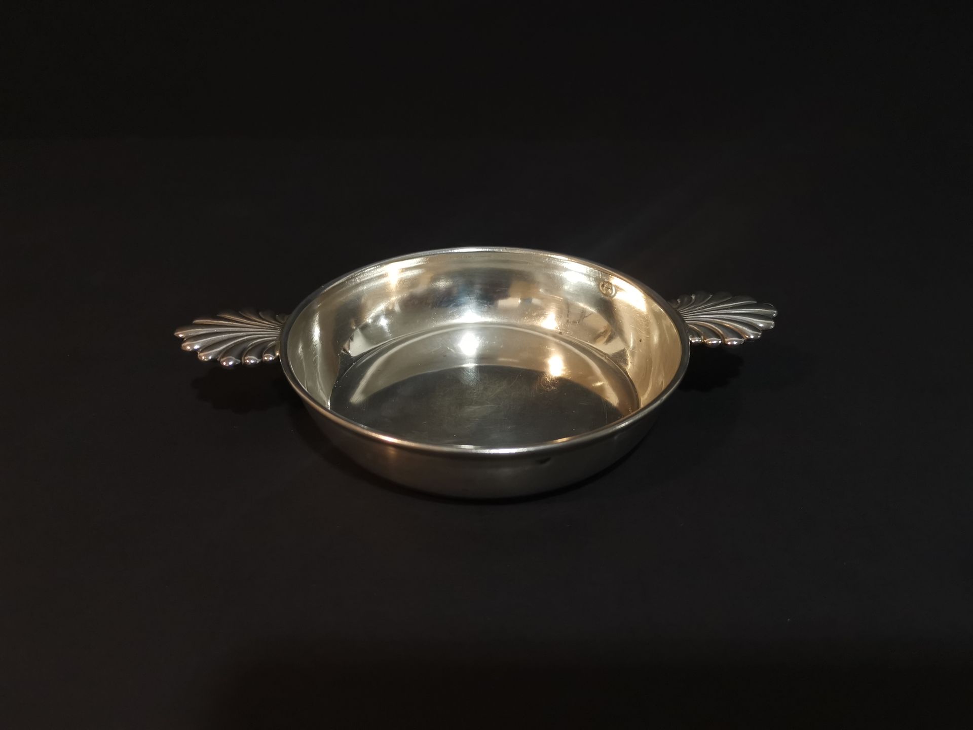 Null Small bowl with two handles in the shape of stylized palmettes, silver, Min&hellip;