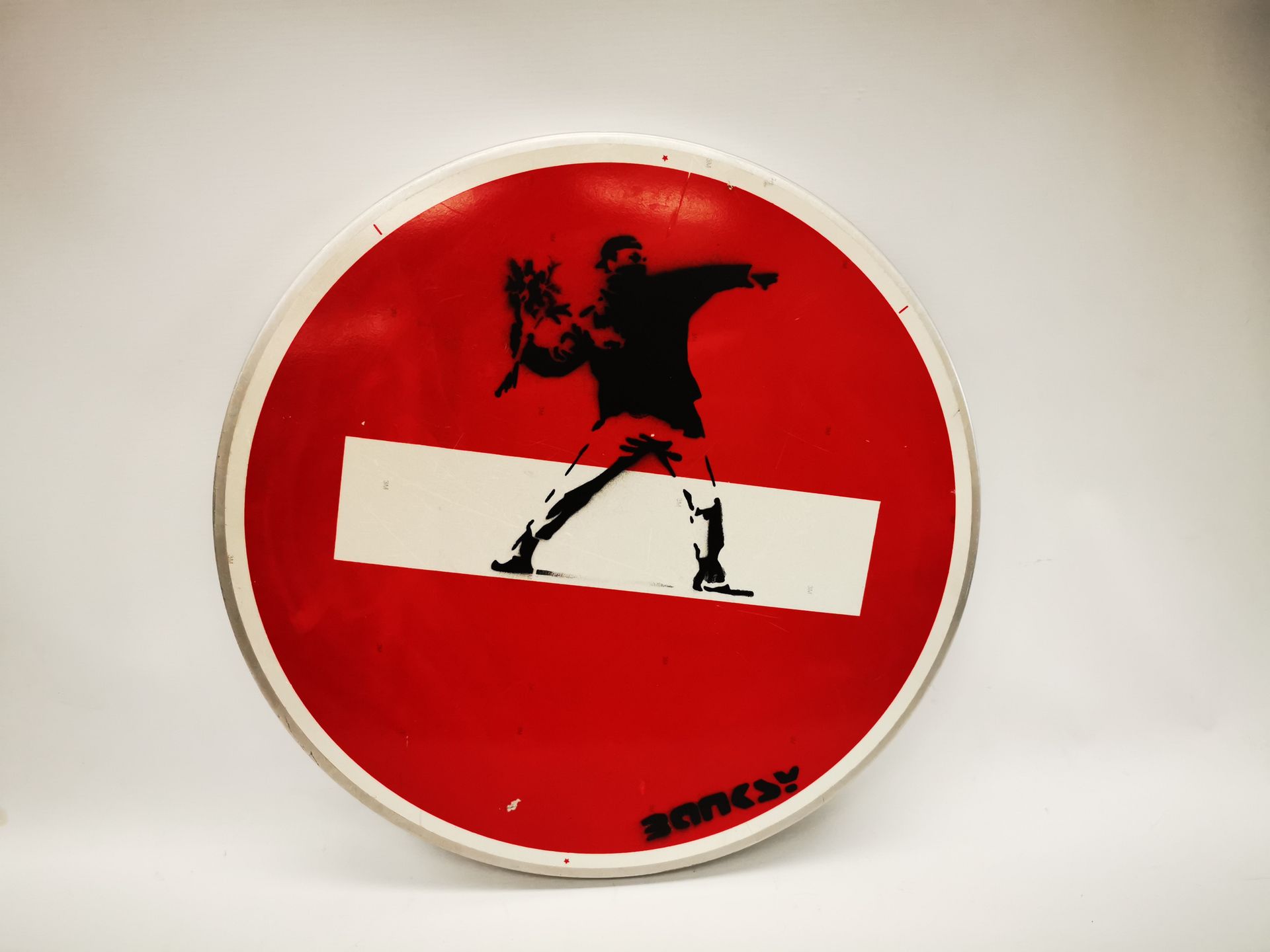 Null BANKSY (born 1974), after. Love in the air on a traffic sign. D: 47 cm.