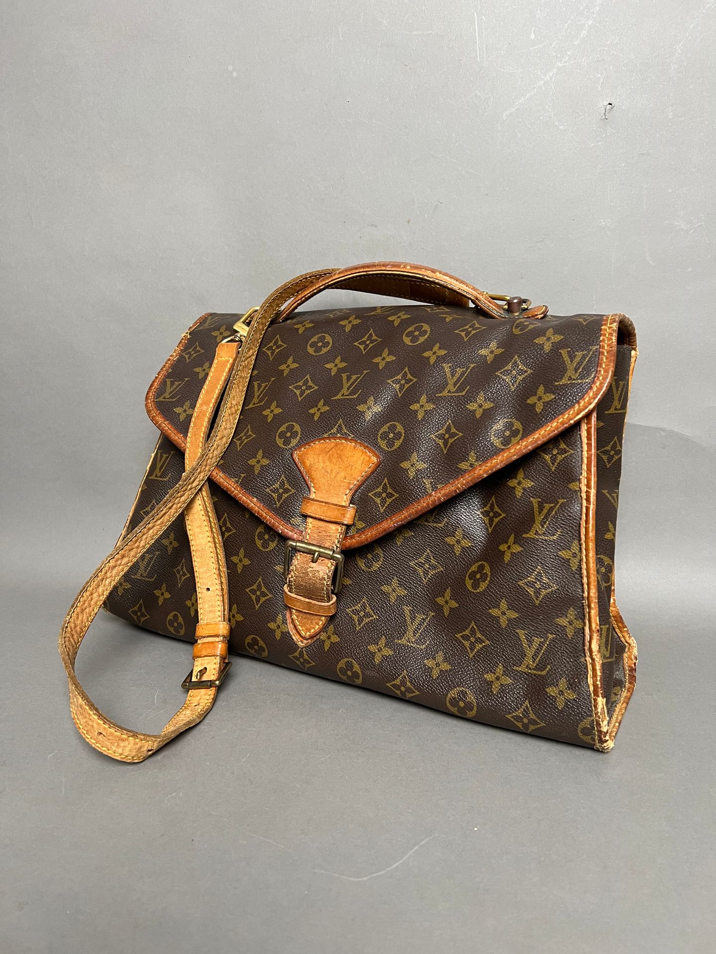 Null LOUIS VUITTON. Brown leather and monogrammed coated canvas satchel, "Beverl&hellip;
