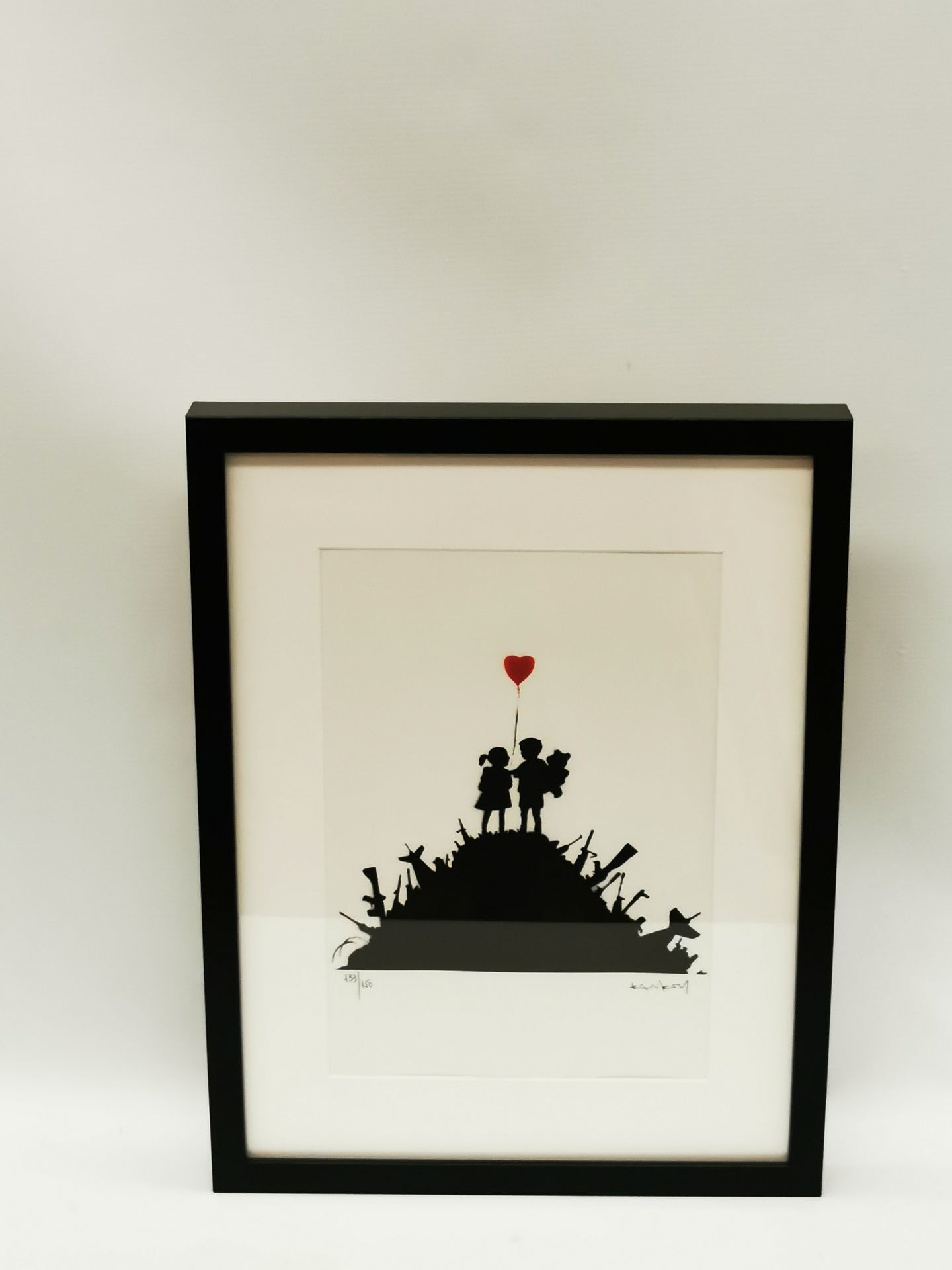 Null BANKSY (born 1974), after. Kids on gun. Color print on paper. Signed (in th&hellip;