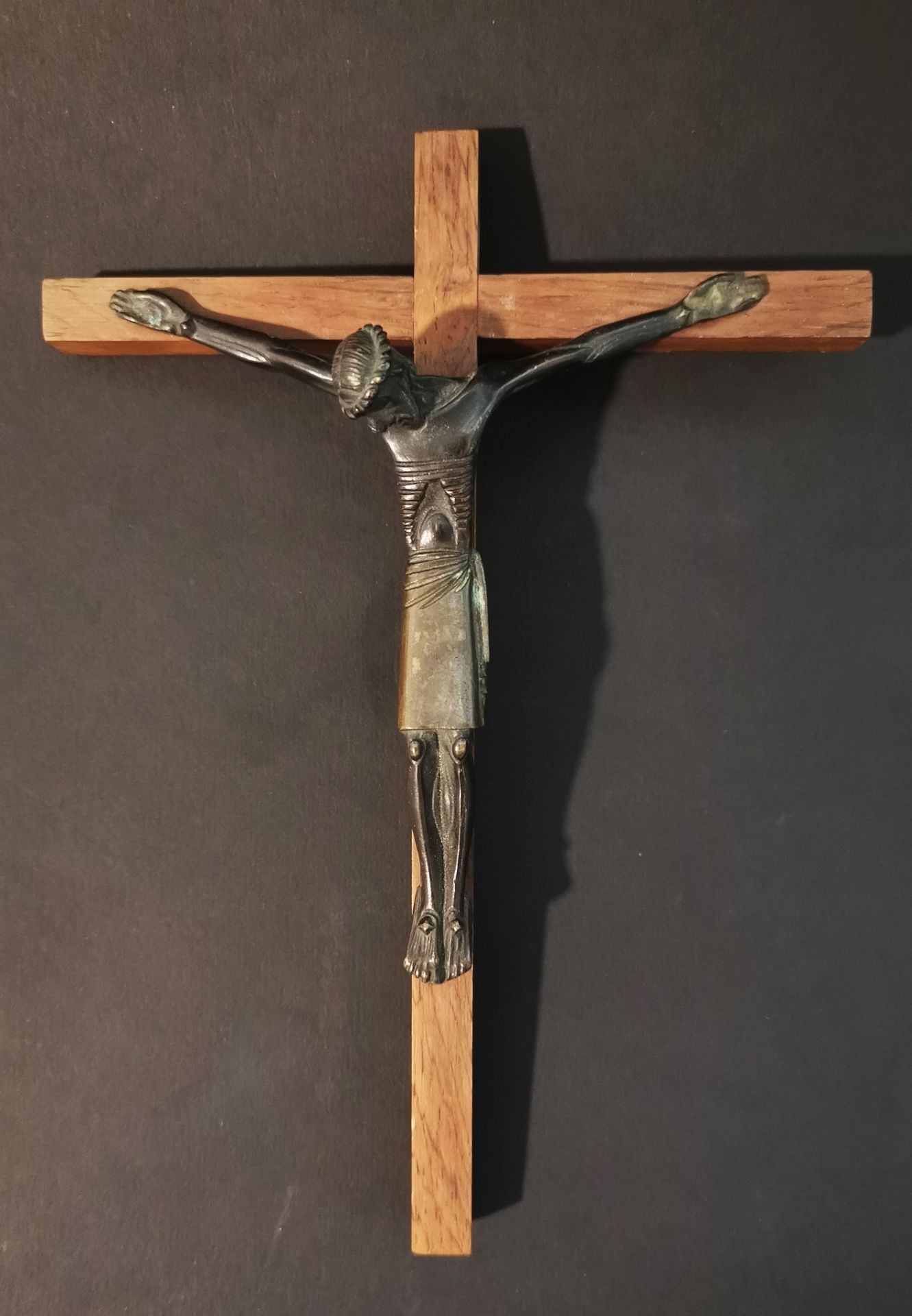 Null Jean LAMBERT-RUCKI (1888-1967). Crucifix en bois et Christ en bronze patiné&hellip;