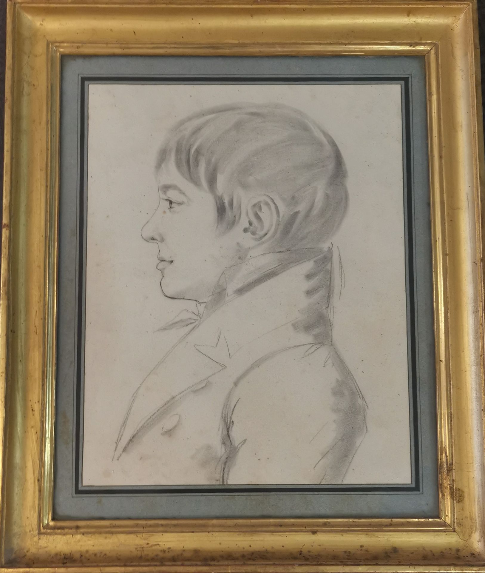 Null 十九世纪初的法国学校。铅笔画，一个戴着眼镜的年轻男子的侧面肖像。34 x 26,5 cm。