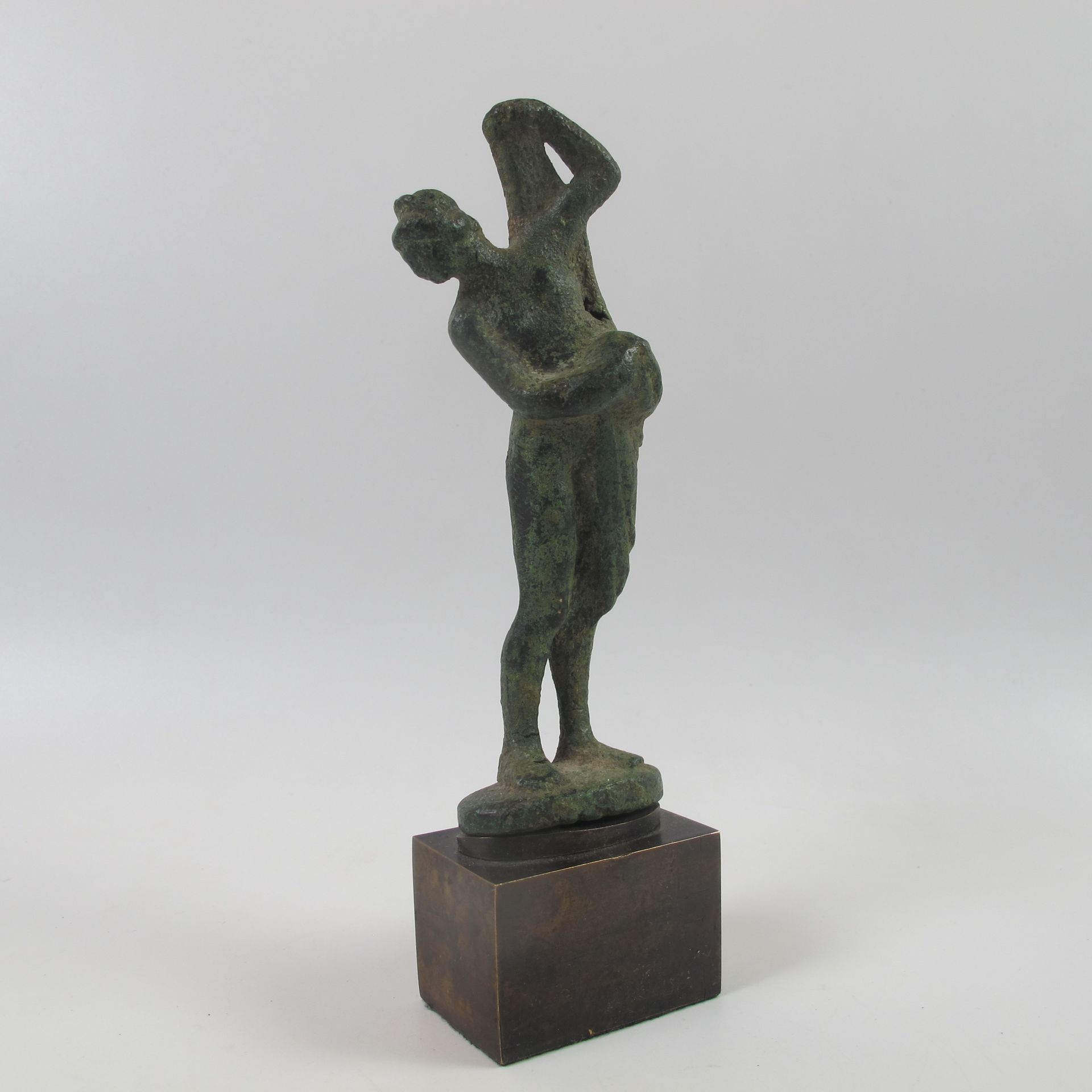 Null ROMA. Statuetta in bronzo della dea Venere anadyomena. H 12,5 cm, 15,5 cm c&hellip;
