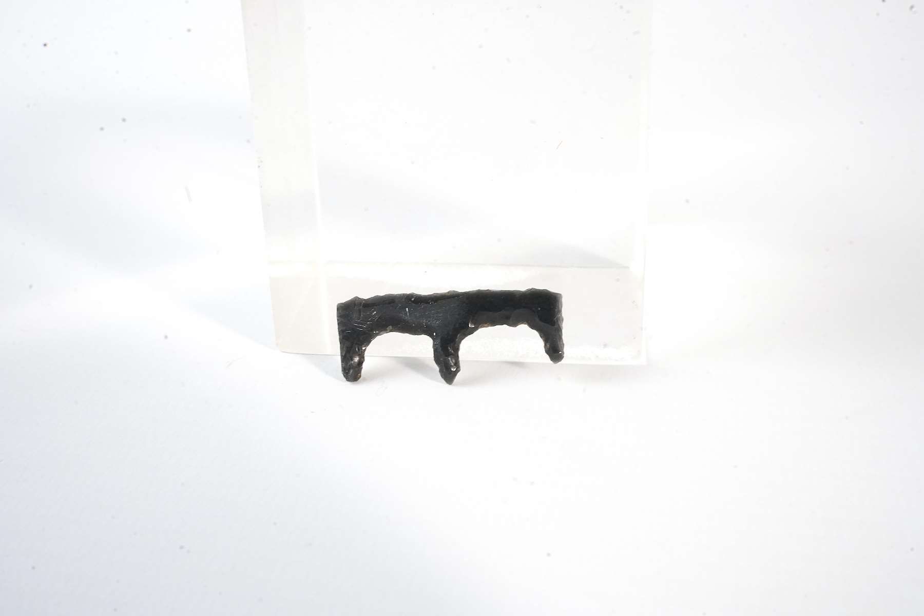 Null RARE Grabbeigabe aus Obsidian in Tierform. Länge: 30 mm. Diese präkolumbian&hellip;