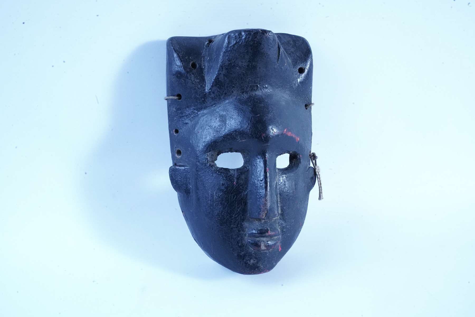 Null 象牙海岸。木制的DAN面具。高23.5厘米。古代的工作。特纳先生的收藏。1979年以前获得的。