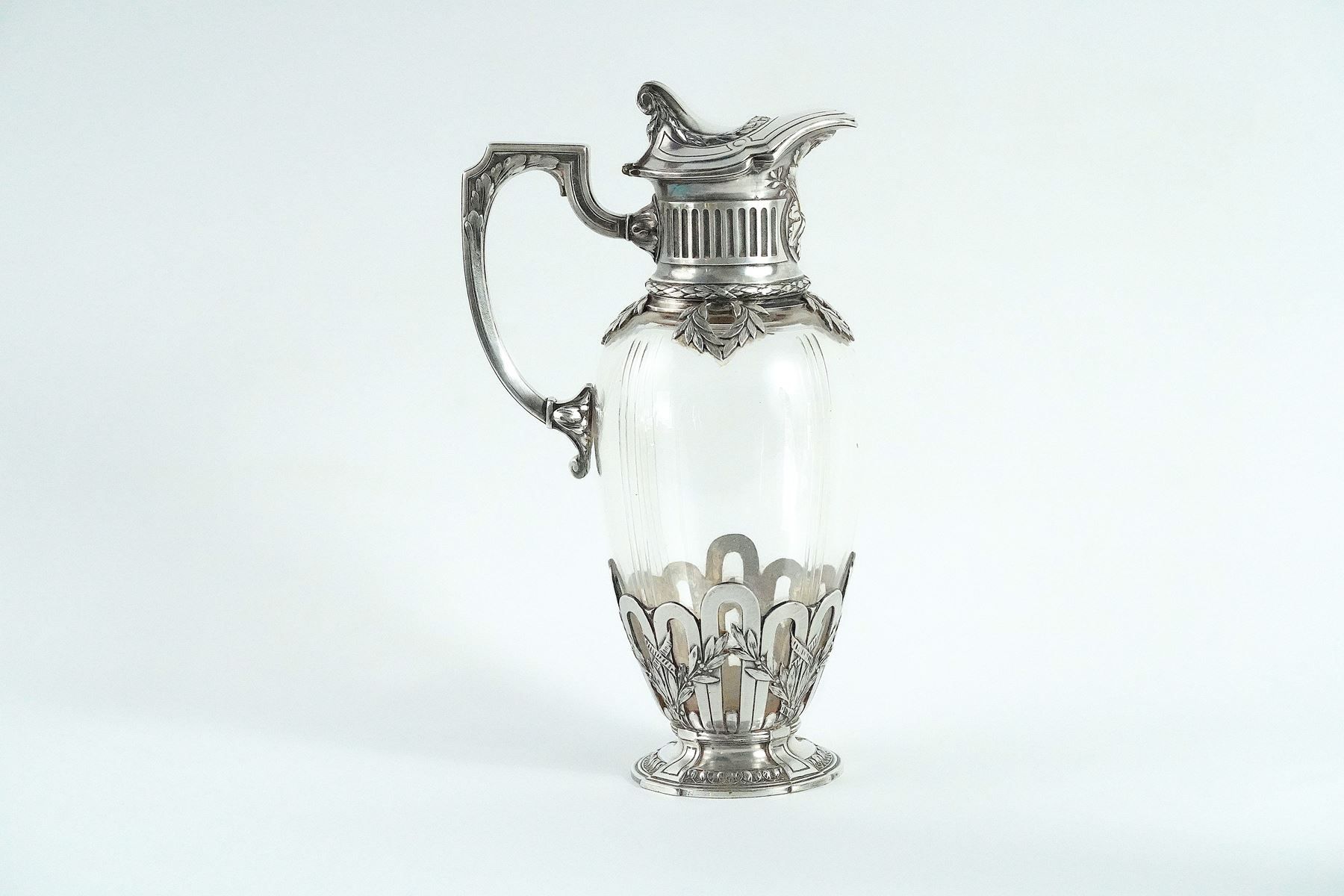 Null NEW ART. Ewer with chased metal mounting. H: 26 cm.