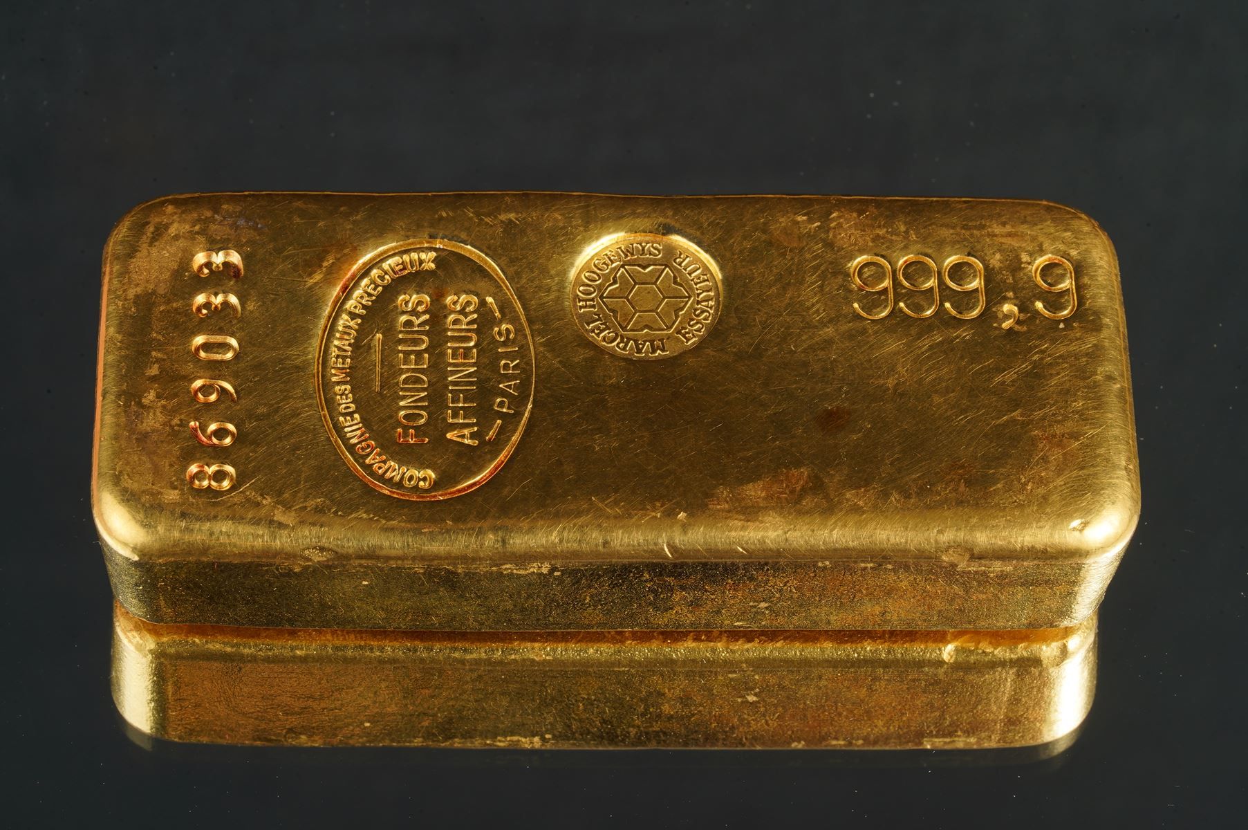 Null GOLD LINGOT weighing 999.9 g. Provenance: Compagnie des métaux précieux, n°&hellip;