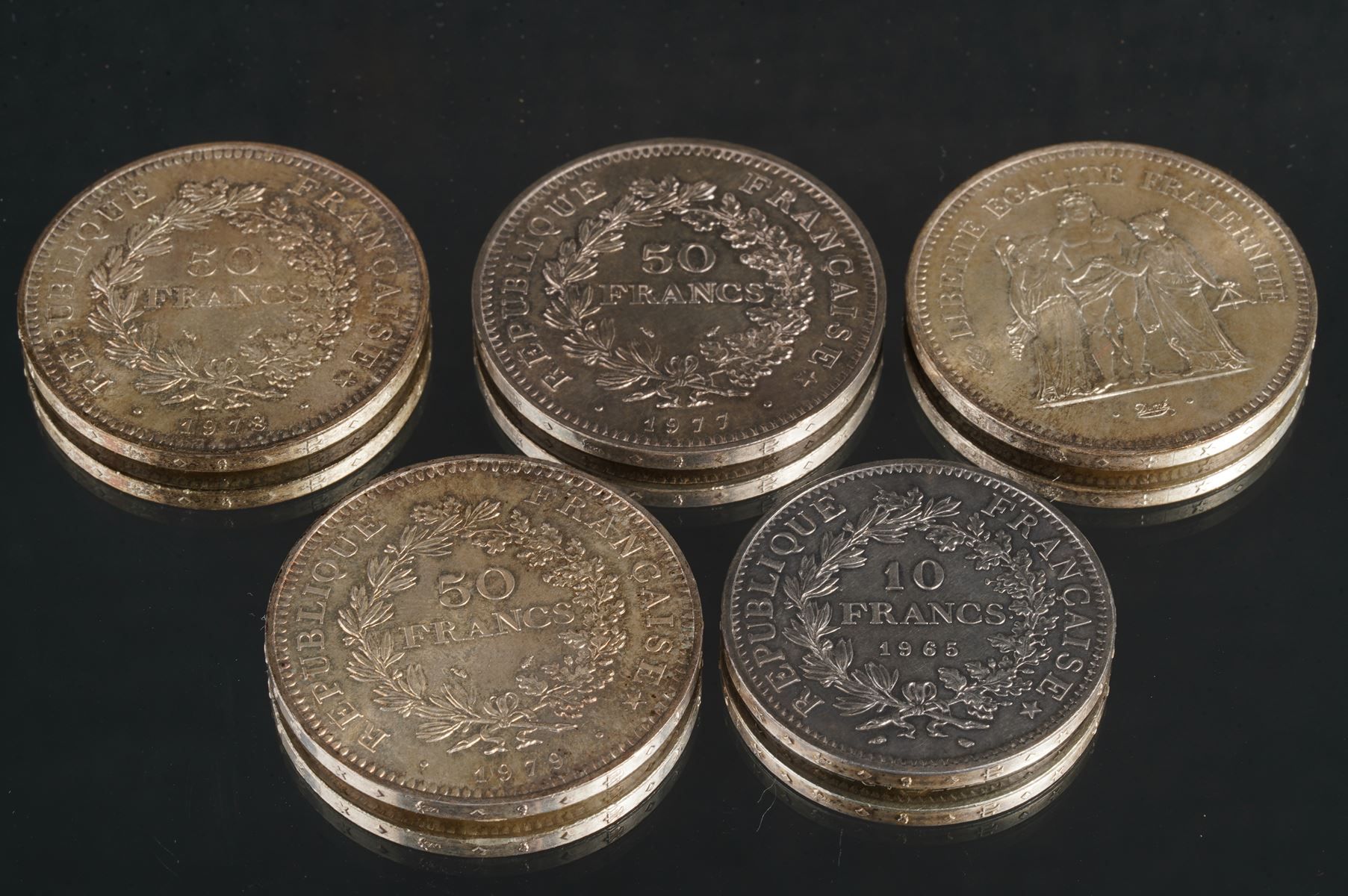 Null SILVER CURRENCIES: four 50-franc coins and one 10-franc coin. P. 144 g.