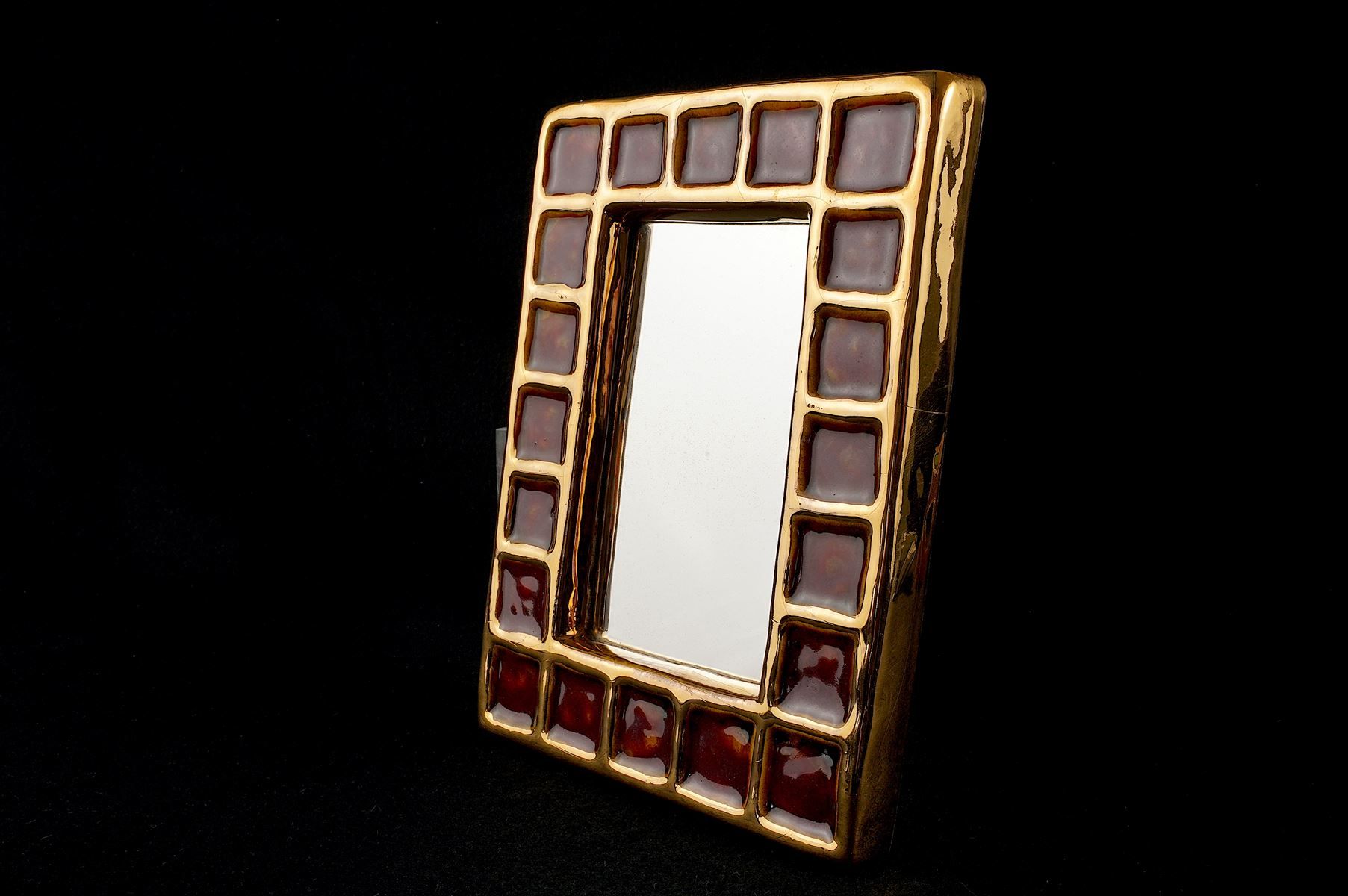 Null 弗朗索瓦-伦博（1930 - 2013）。长方形的金色和棕色的珐琅彩陶瓷镜。背面有签名。20.5 x 16厘米。