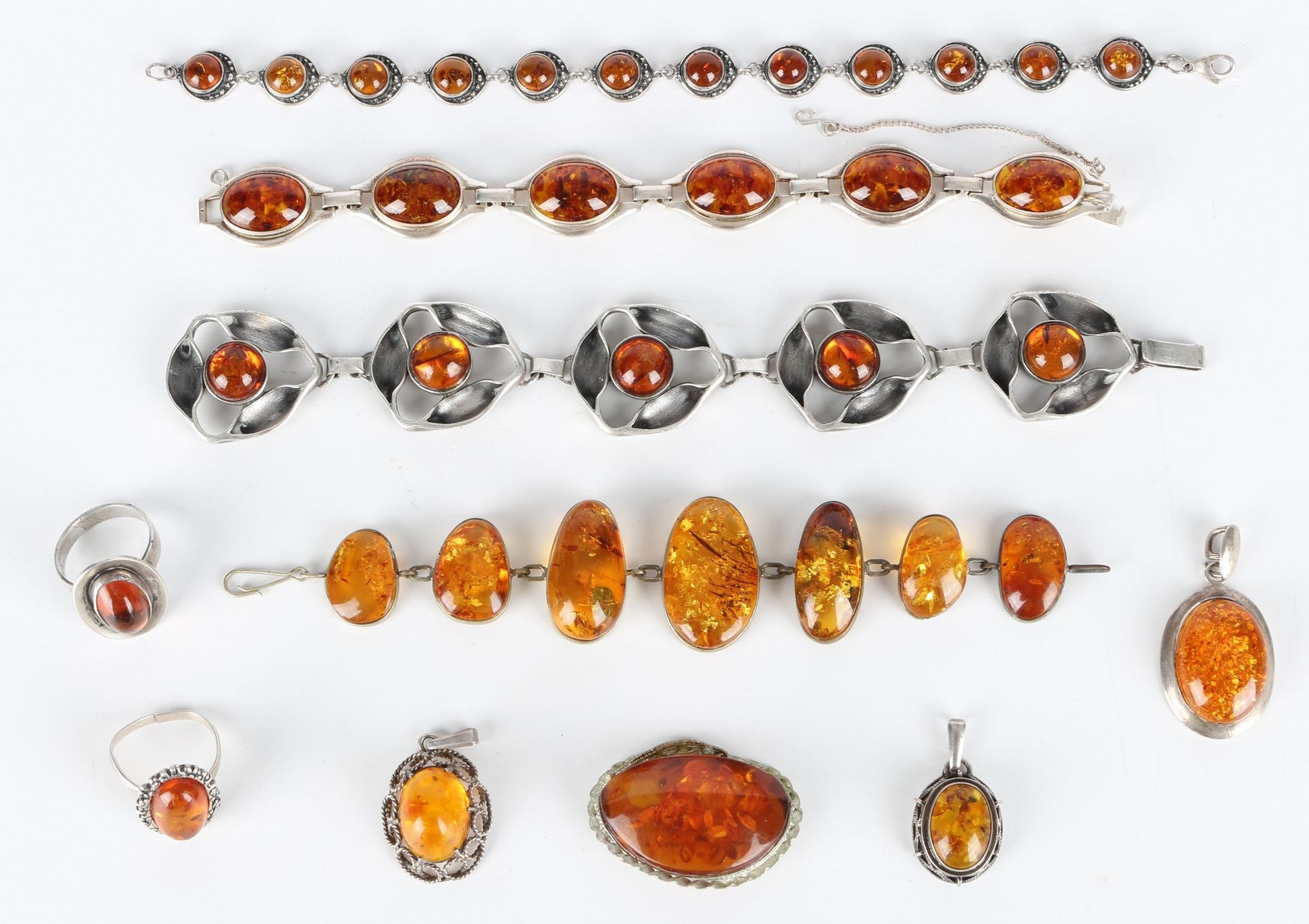 Bernsteinschmuck Konvolut, 10-teilig, u.A. Fischland, amber jewelry, 800-925银，新艺&hellip;