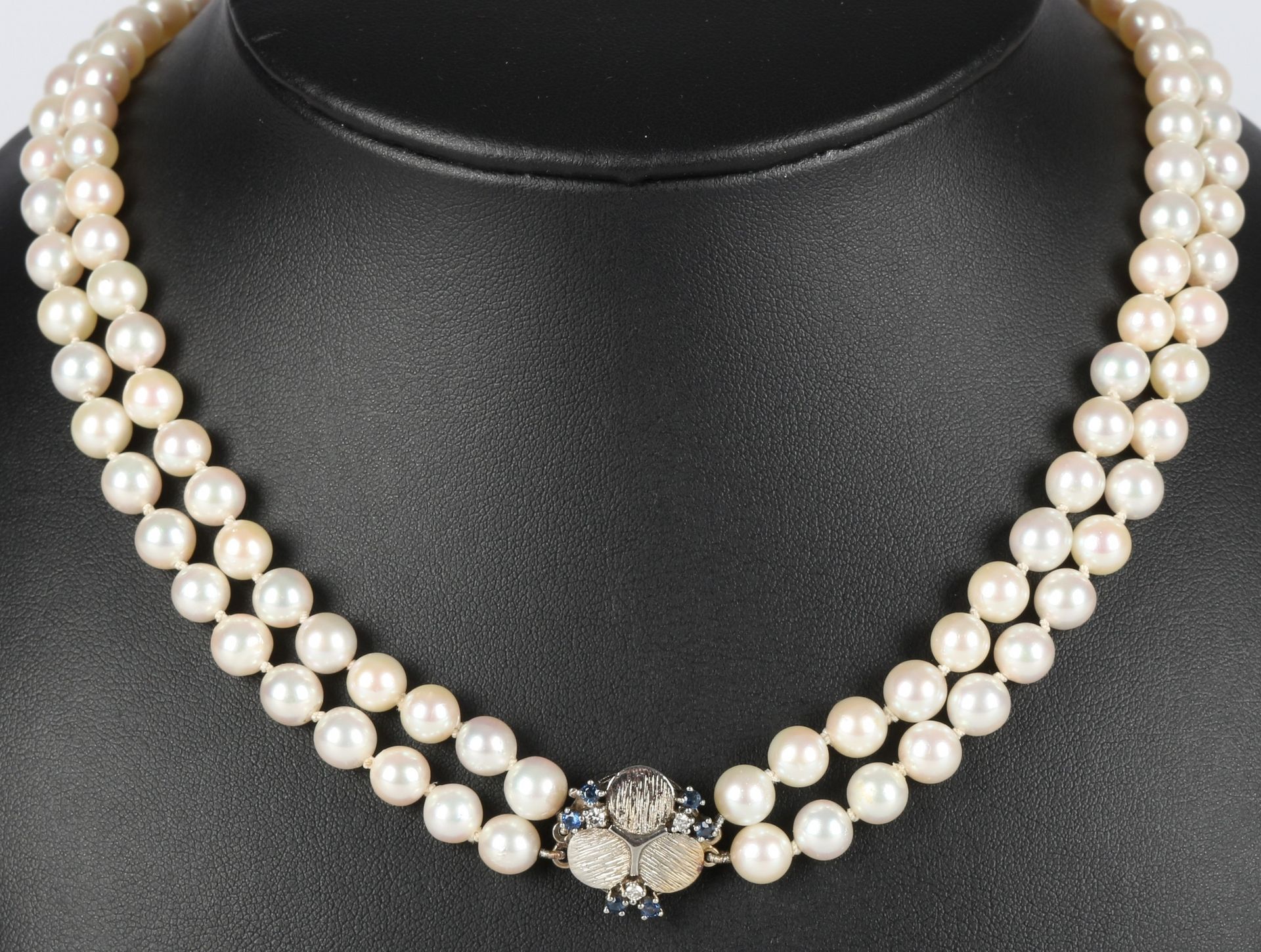 Perlenkette mit großem 585 Goldverschluss und Diamanten und Saphiren, pearl neck&hellip;