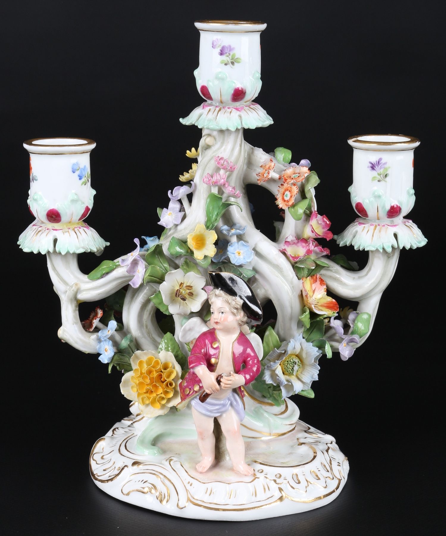 Meissen Leuchter mit zwei verkleideten Amoretten, figural candlestand, porcelain&hellip;