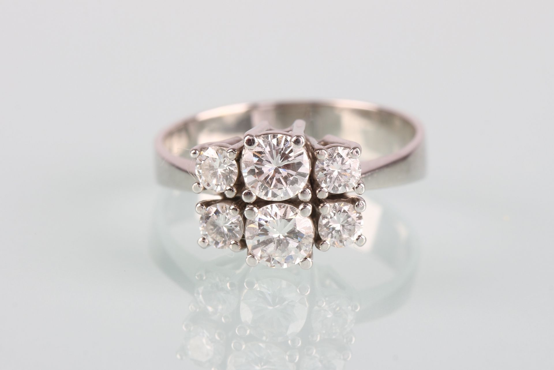 750 Gold Diamantring 0.75ct IF, 18K diamond gold ring, WG 750/000白金，有6颗钻石，每颗约0.7&hellip;