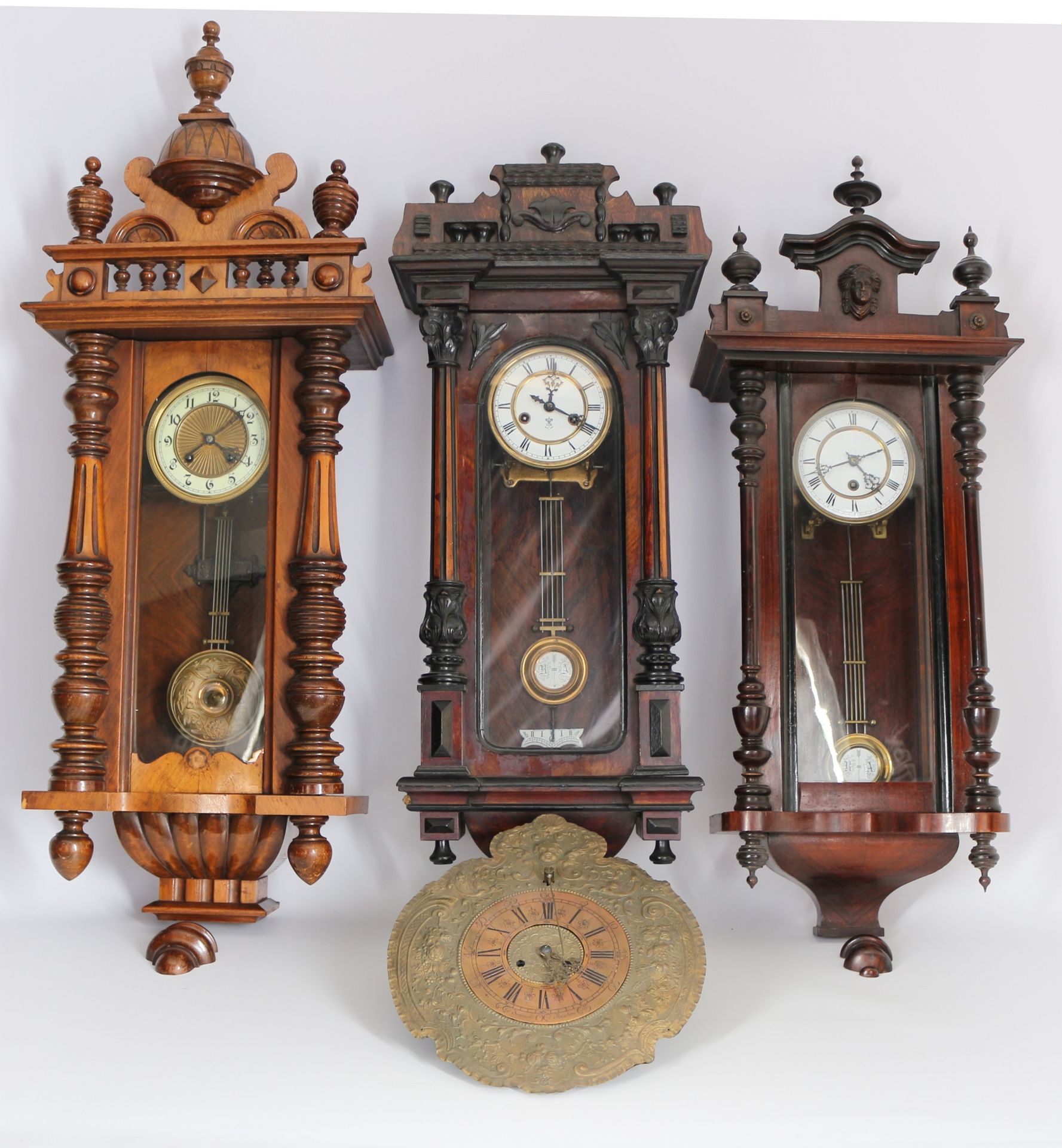 Konvolut von 4 Wanduhren, wall clocks, 3 régulateurs vers 1900 a.O. Gustav Becke&hellip;