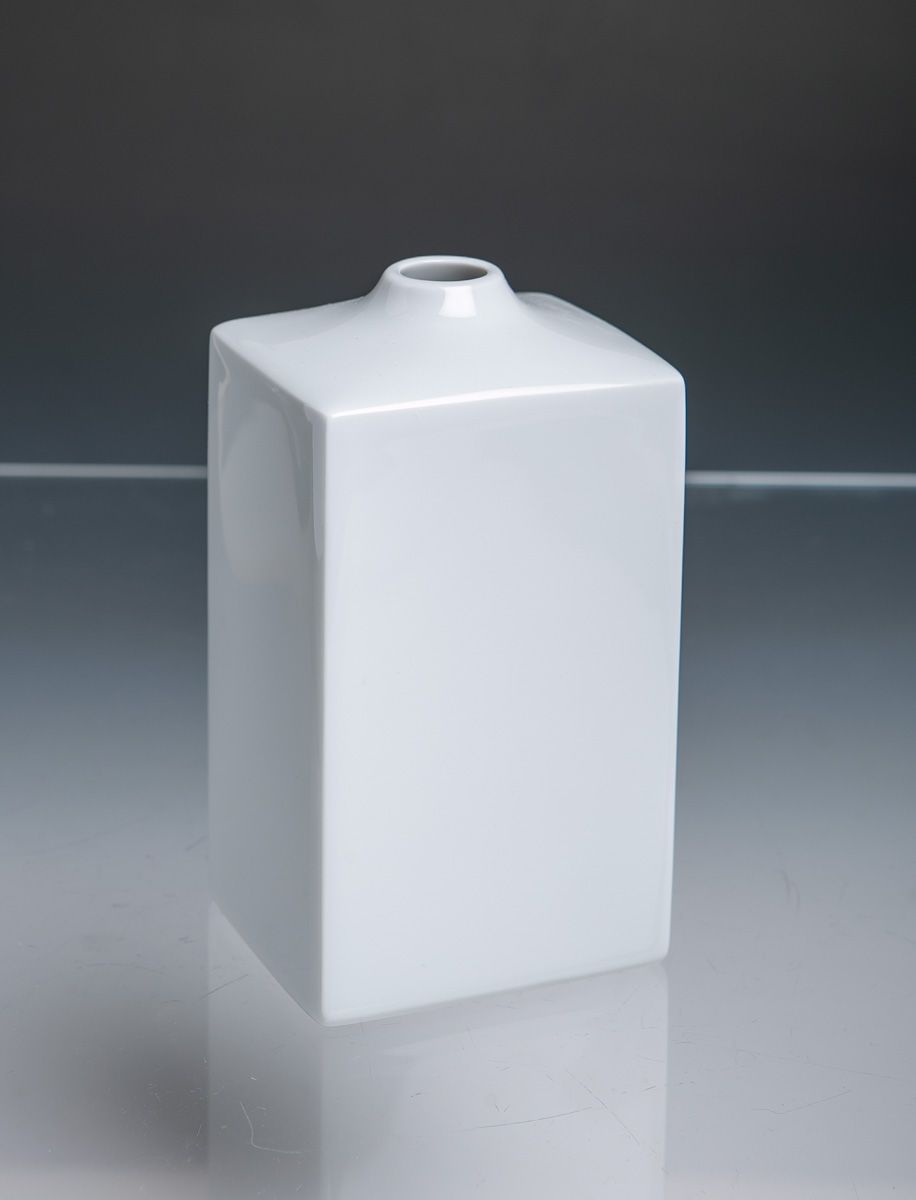 Null 花瓶（迈森，第一选择），白瓷，长方形，约16 x 8 x 7厘米。未损坏。