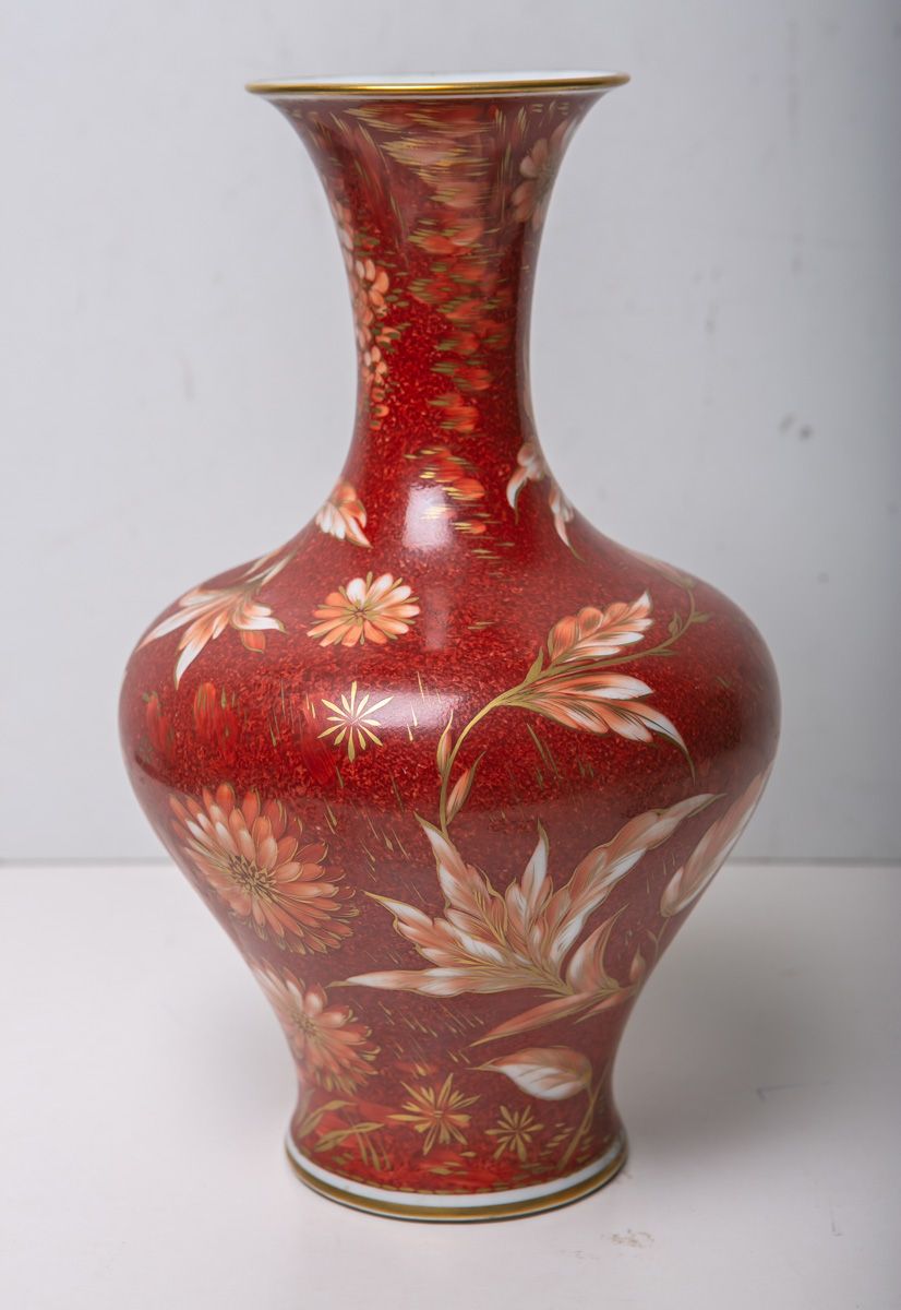 Null 花瓶（罗森塔尔，可能是1960年），装饰："Zaubergarten"，呈柱状，红底，有花纹和金色装饰，高约30.5厘米。未损坏。