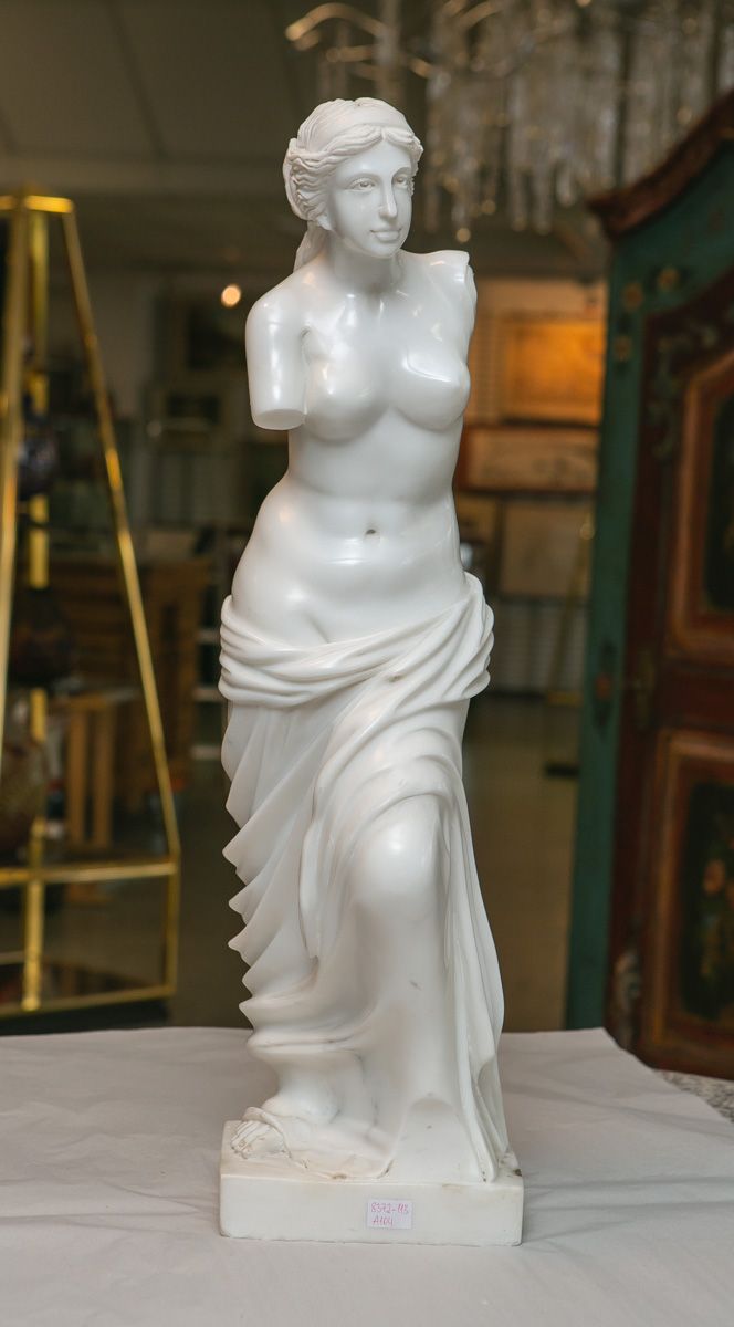 Null Artiste inconnu (20e s.), "Vénus de Milo", sculptée en marbre blanc, h. Env&hellip;