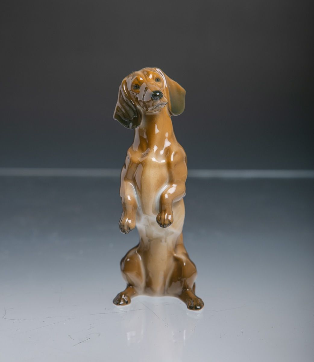 Null Figura de un perro salchicha (Rosenthal, Classic Rose), pintada a mano y po&hellip;