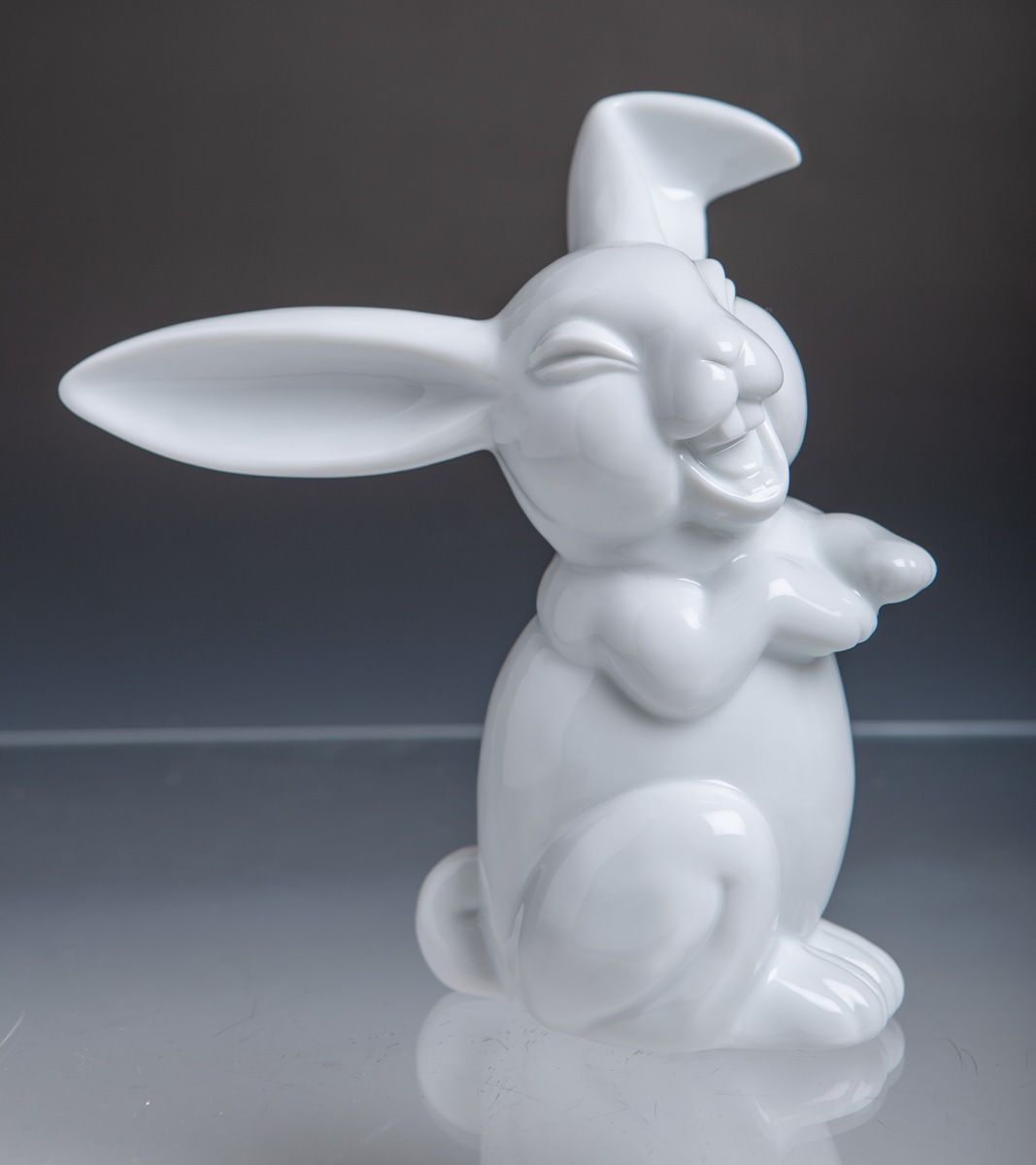 Null 瓷器人物 "笑兔"（Rosenthal, Studioline），由Hermann Fritz（1873 - 1948）设计，高约19厘米。状况良好。