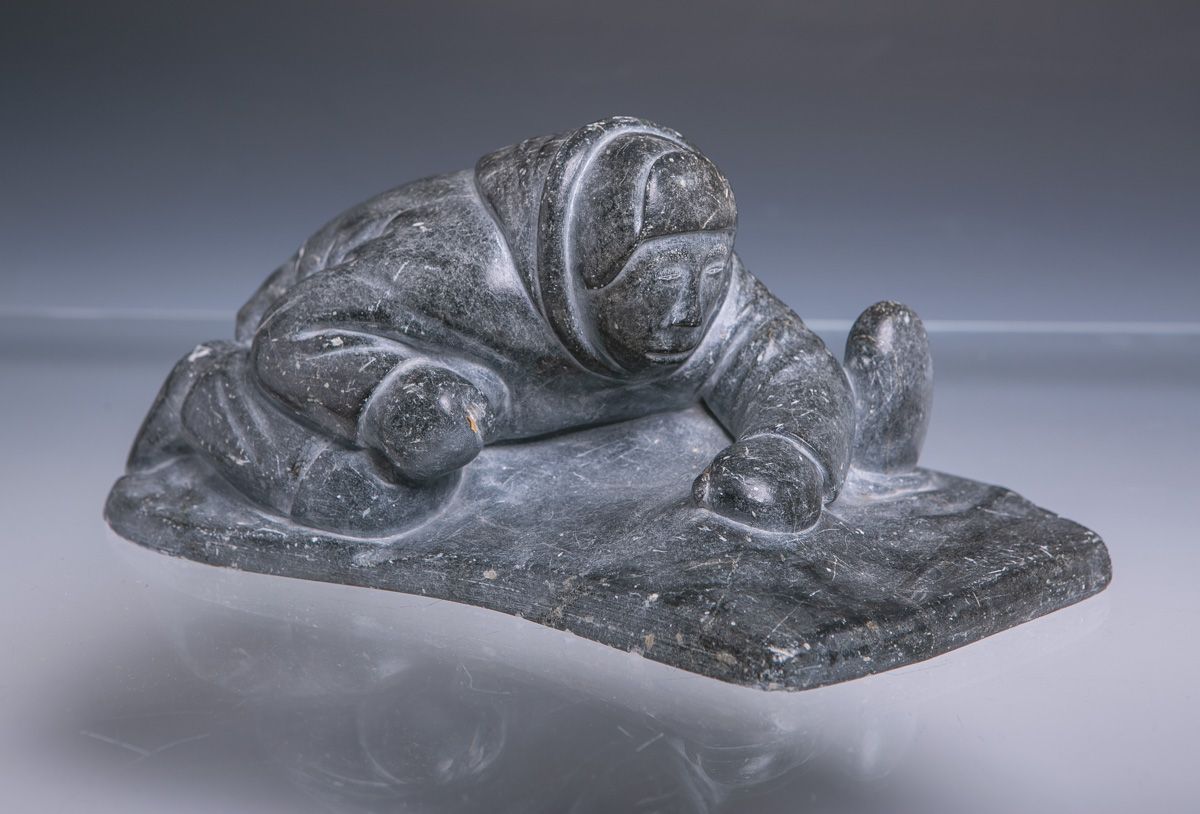 Null Sculpture inuit (probablement Canada, probablement 20e s.), Inuit assis pêc&hellip;