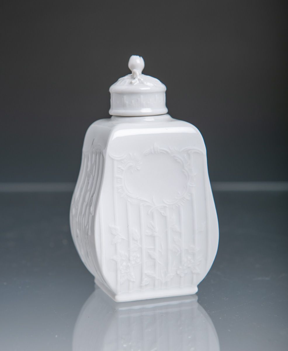 Null Pequeña caja de té (KPM Berlín), porcelana blanca, forma rectangular, decor&hellip;