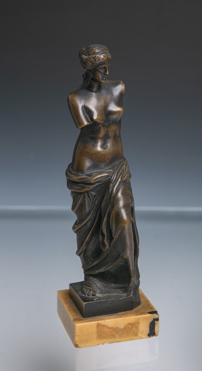 Null Artiste inconnu (19e/20e siècle), "Vénus", bronze, marqué "Bronze Garanti /&hellip;