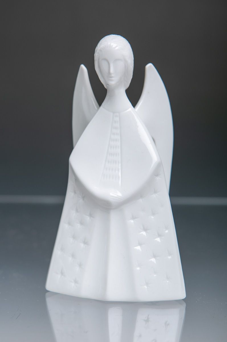 Null 天使形象，带星形礼服（Fürstenberg，1960/70年代），白色瓷器，高约12厘米。未损坏。