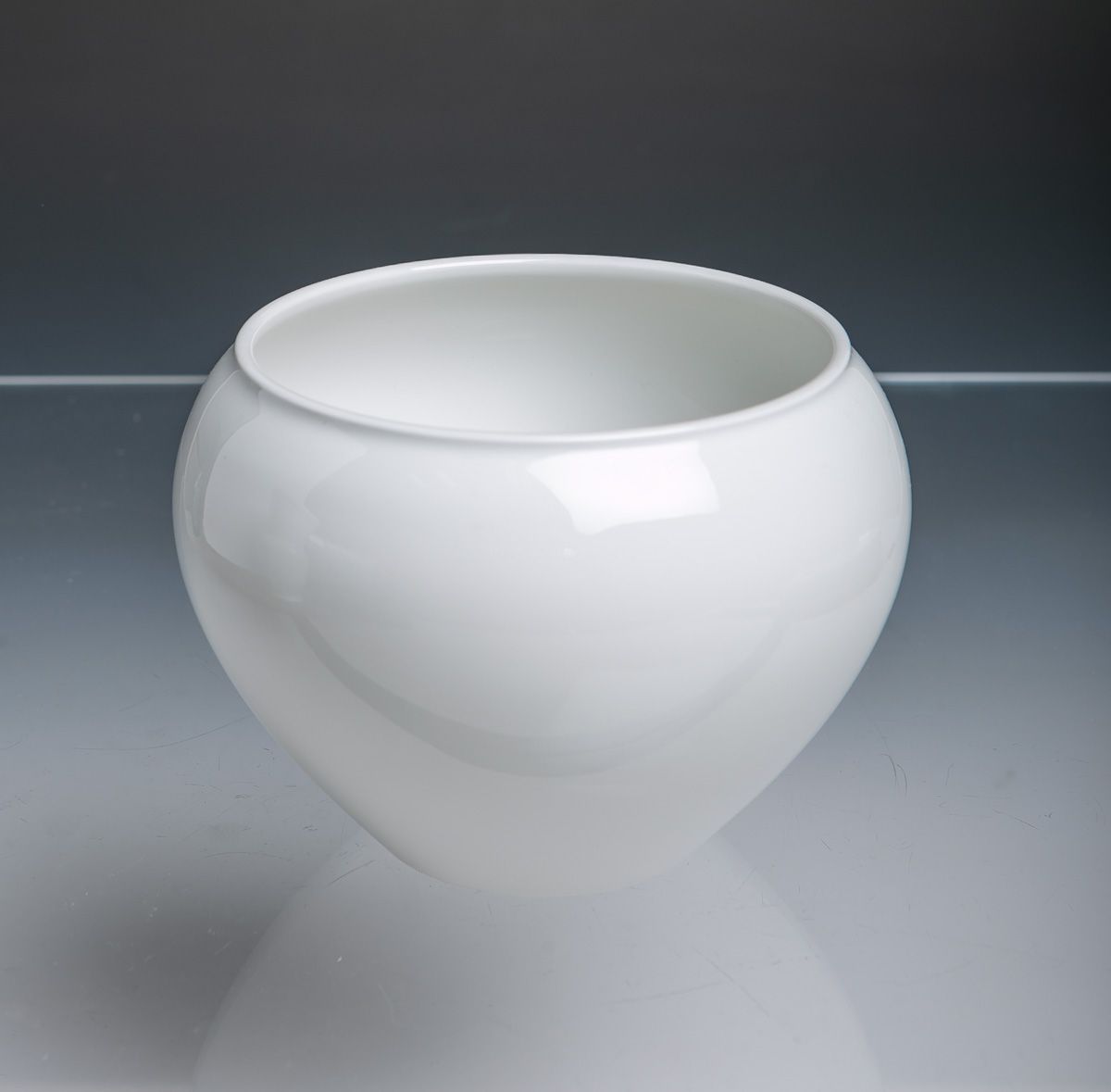 Null Olla de carcasa (KPM Berlín), porcelana blanca, h. Aprox. 12 cm, dm. Aprox.&hellip;