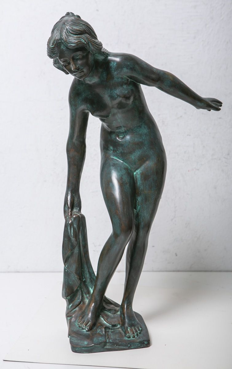 Null 未知的艺术家（20世纪），大型铜制裸体毛巾女像，以维克多-塞弗特（1870 - 1953）为原型，高约62.5厘米。