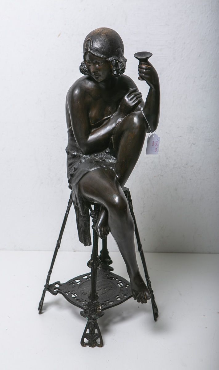 Null Artiste inconnu (moderne), grande figure en bronze d'une jeune femme légère&hellip;