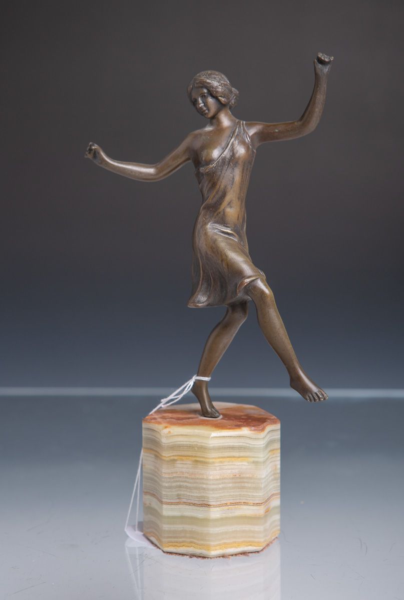 Null Artiste inconnu (Art Nouveau), danseuse, statue en bronze sur socle en onyx&hellip;