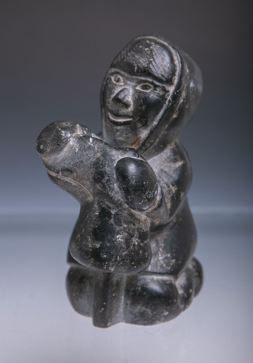 Null Sculpture inuit (Canada, probablement 20e s.), Inuit agenouillé appuyant un&hellip;